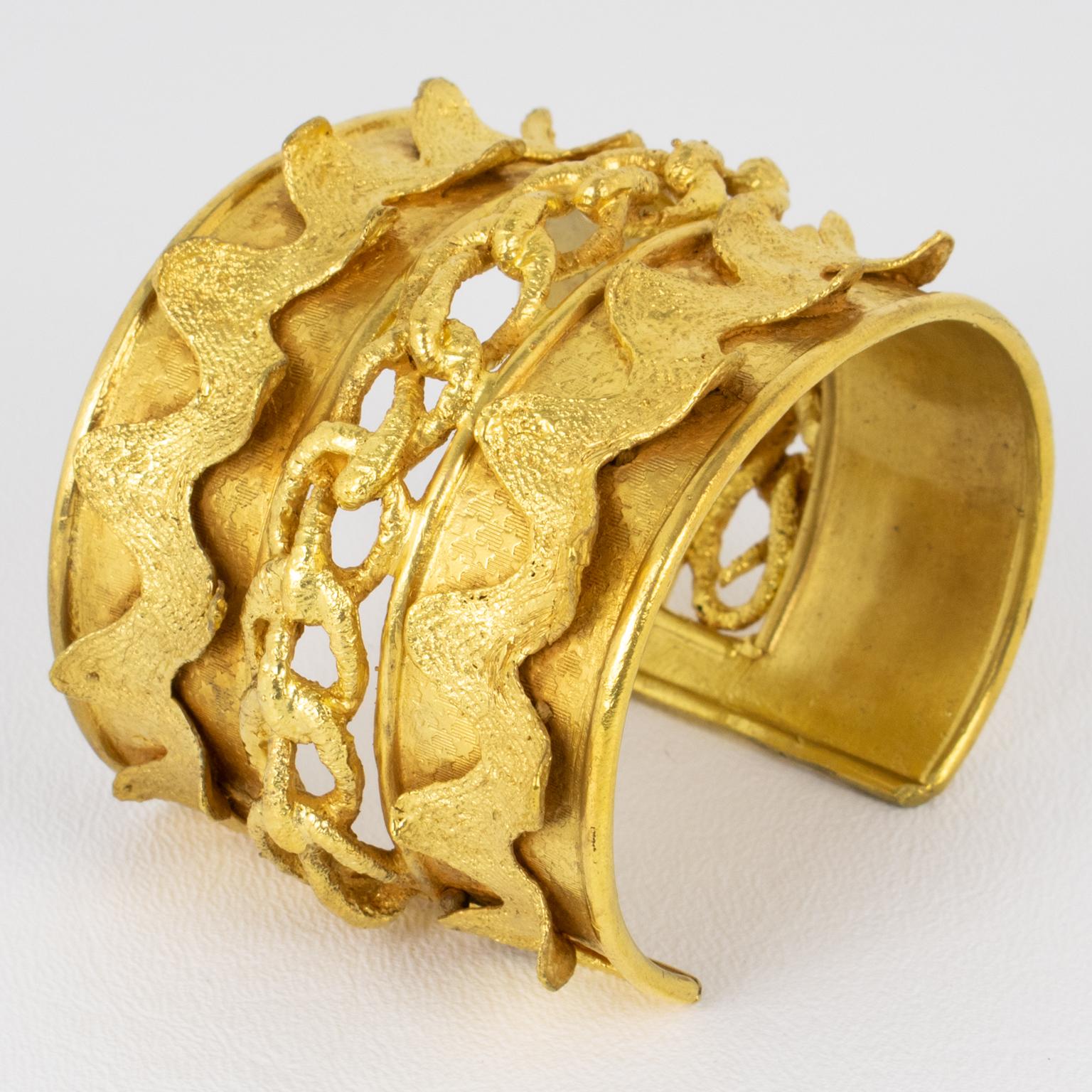 This spectacular Mercedes Robirosa bangle bracelet boasts a massive baroque cuff shape with gilt metal that is all textured and see-through and embellished with gilded trimmings. The piece is signed with the Mercedes Robirosa tiny gilded metal tag