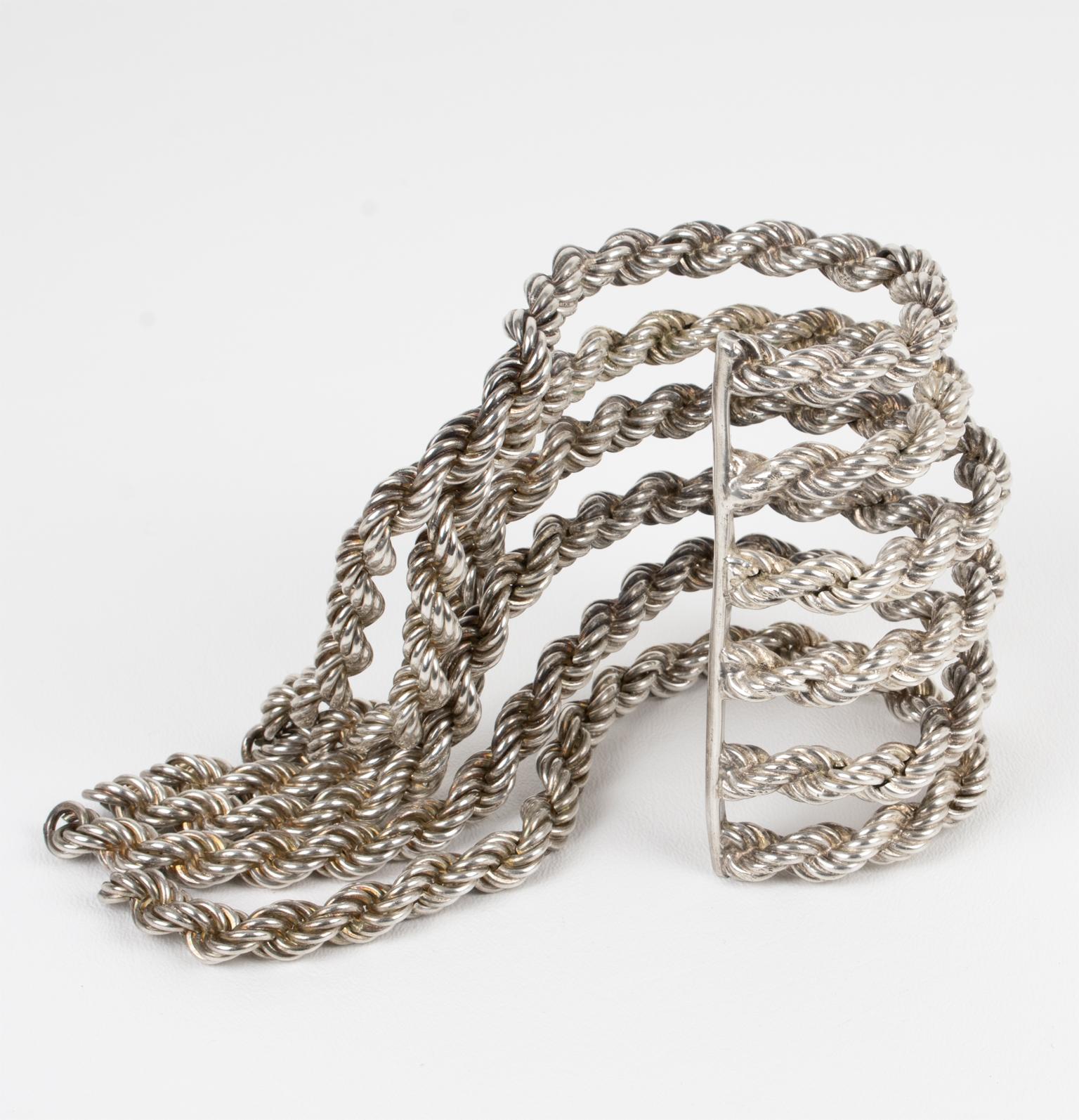 Mercedes Robirosa Bracelet manchette avec chaîne et breloque en métal argenté massif en vente 3