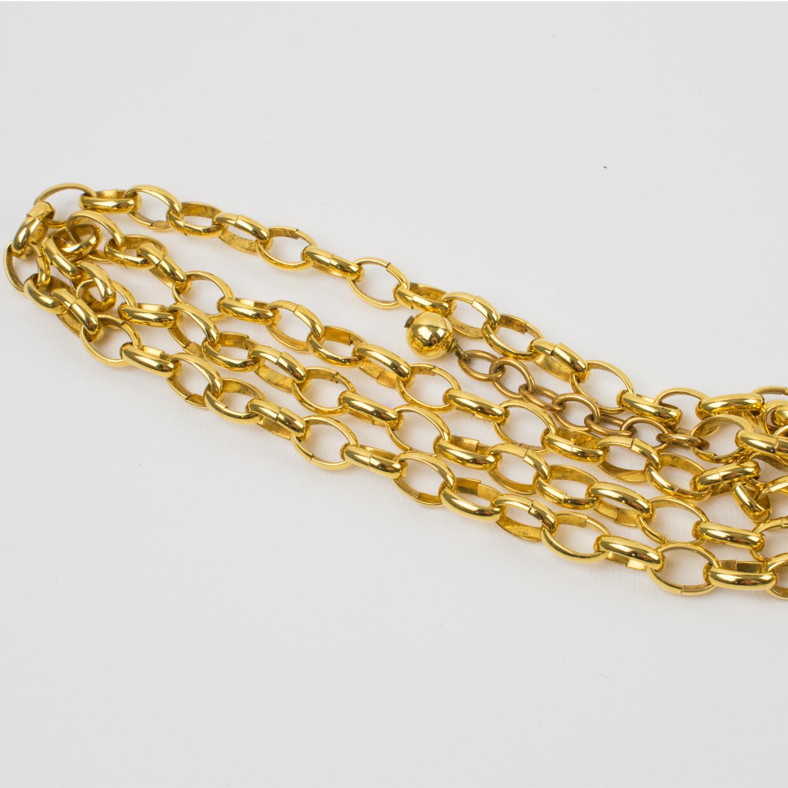 Mercedes Robirosa, collier pendentif croix surdimensionné en métal doré et émail en vente 5