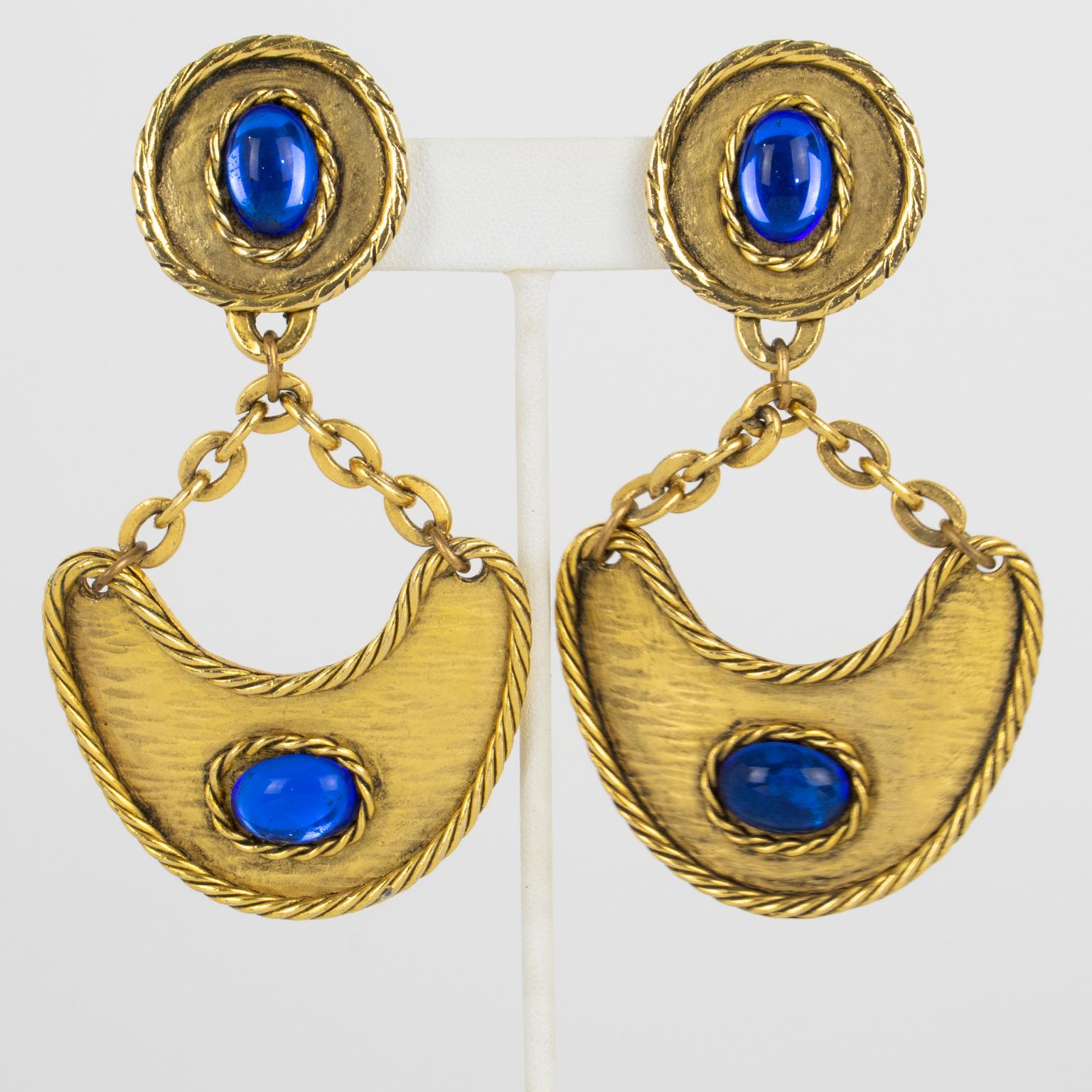 Pendientes de metal dorado estilo Mercedes Robirosa con cabujones de cristal en venta 1