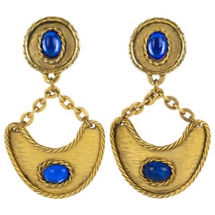 Pendientes de metal dorado estilo Mercedes Robirosa con cabujones de cristal
