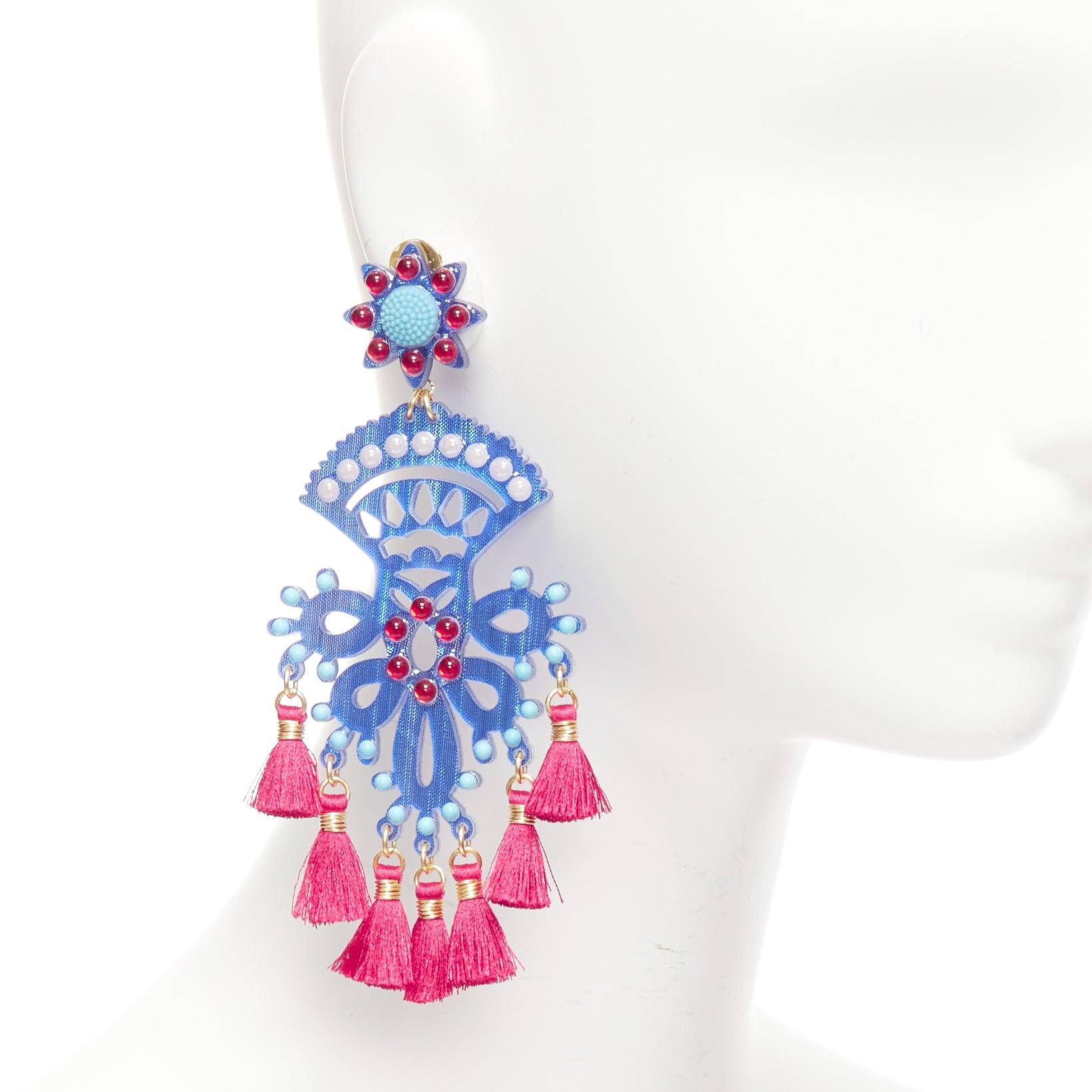 MERCEDES SALAZAR red blue acrylic beads tassel dangling clip on earrings Pair
Reference: AAWC/A01254
Brand: Mercedes Salazar
Material: Acrylic, Fabric
Color: Blue, Red
Pattern: Solid
Closure: Clip On
Extra Details: Blue acrylic with red