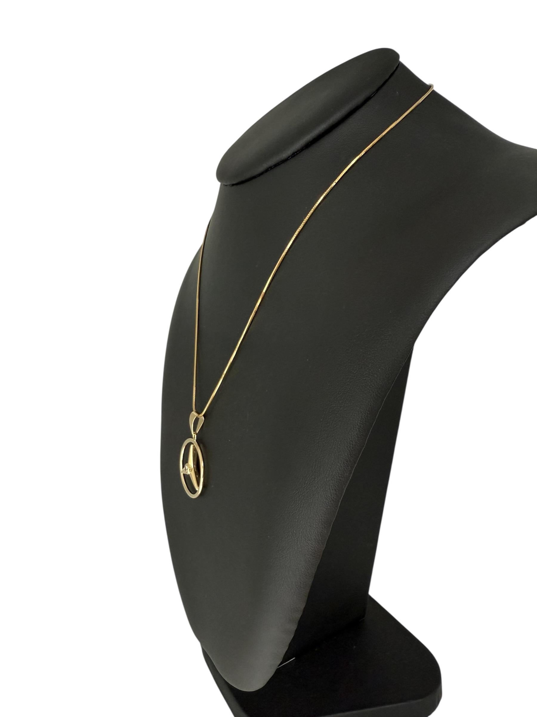 Moderne Pendentif en or jaune Mercedes avec diamant naturel en vente
