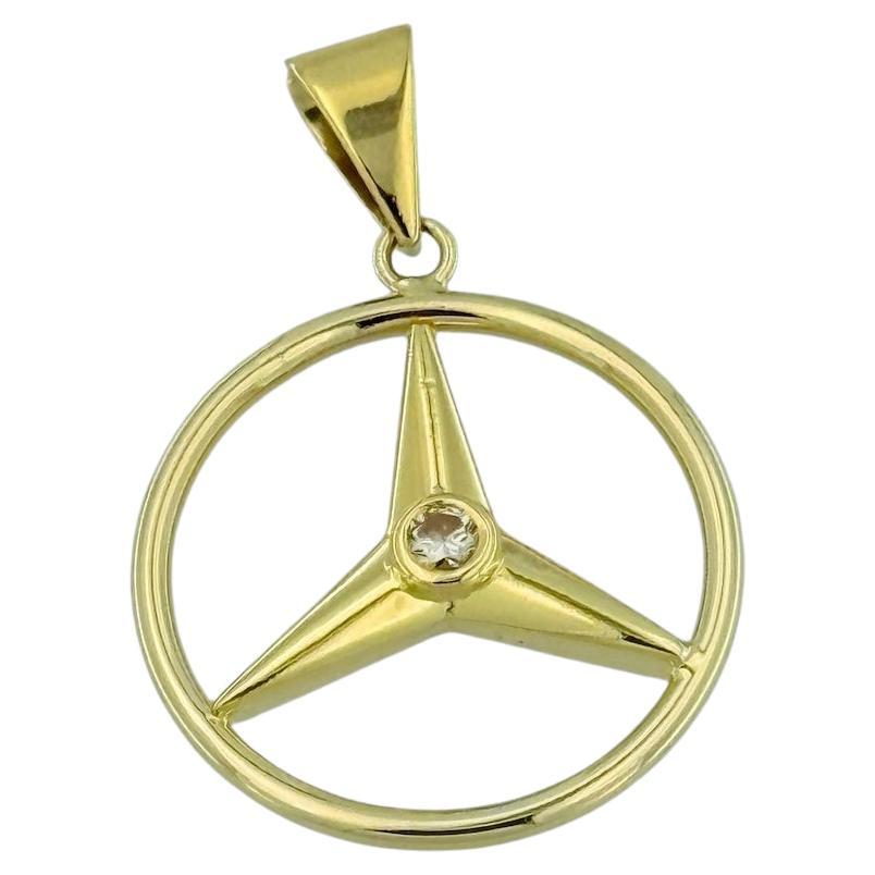 Pendentif en or jaune Mercedes avec diamant naturel en vente