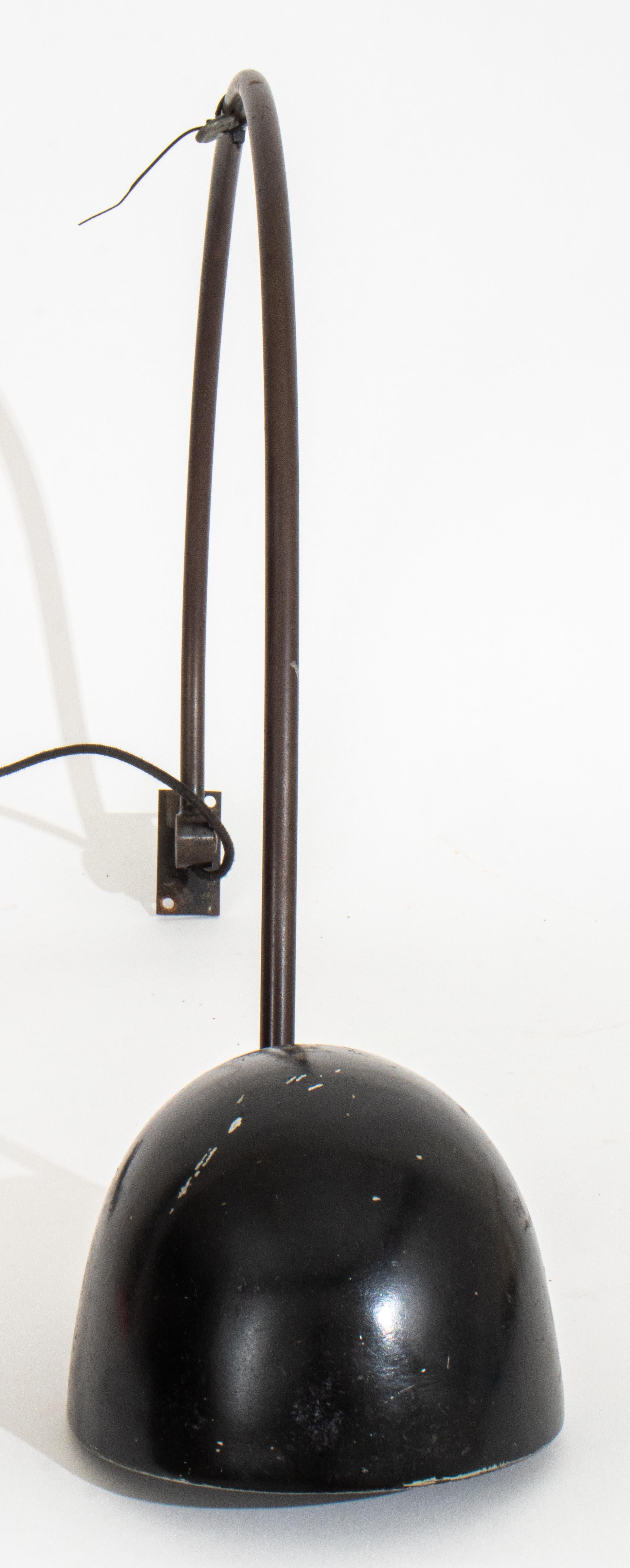 Moderno Mercer, lampada da parete ad arco per cucina in vendita