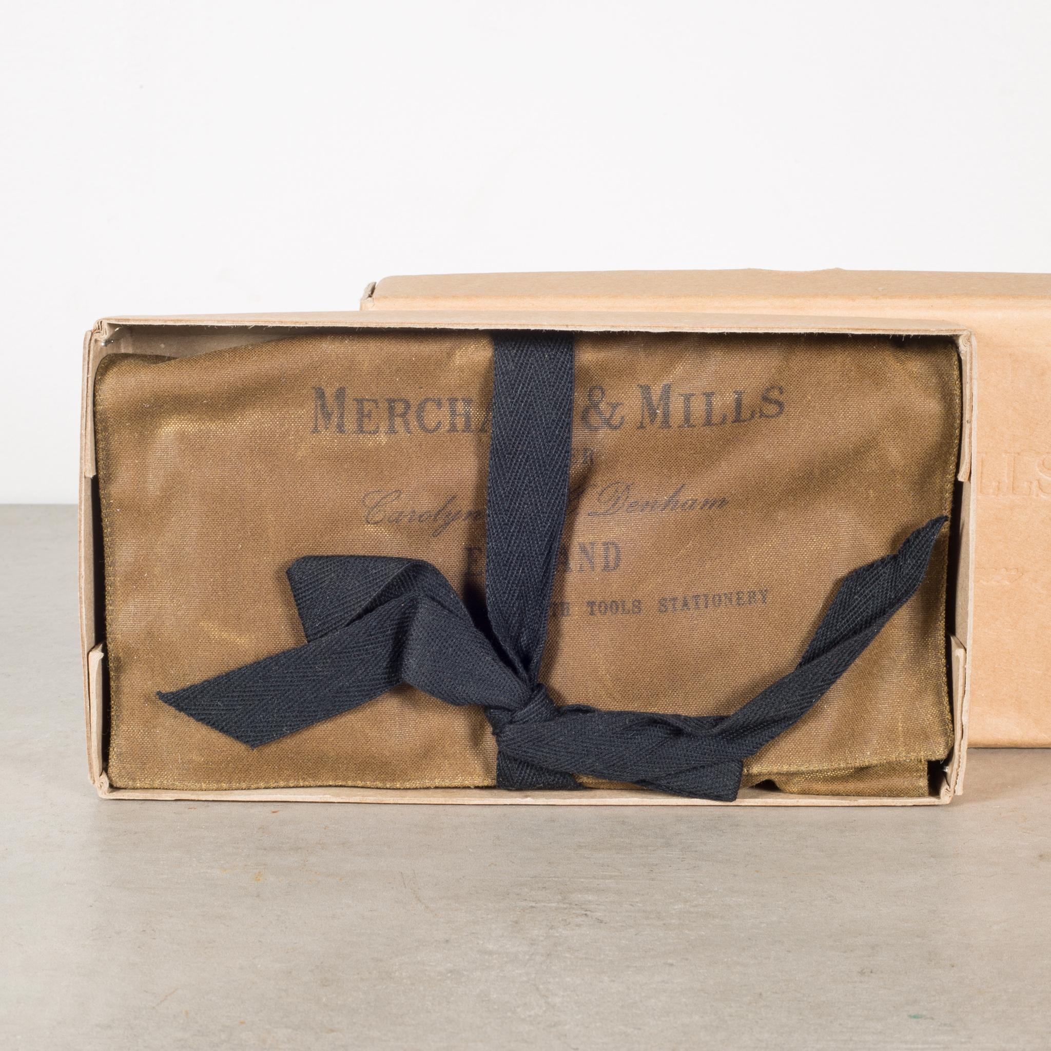About

An oilskin pouch that holds 25 needles, one ounce box of dressmaking pins, measuring tape and wide bow scissors. Made in England.

 Creator: Merchant & Mills, England.
 Date of manufacture: circa 2019.
 Materials and techniques: Oilskin