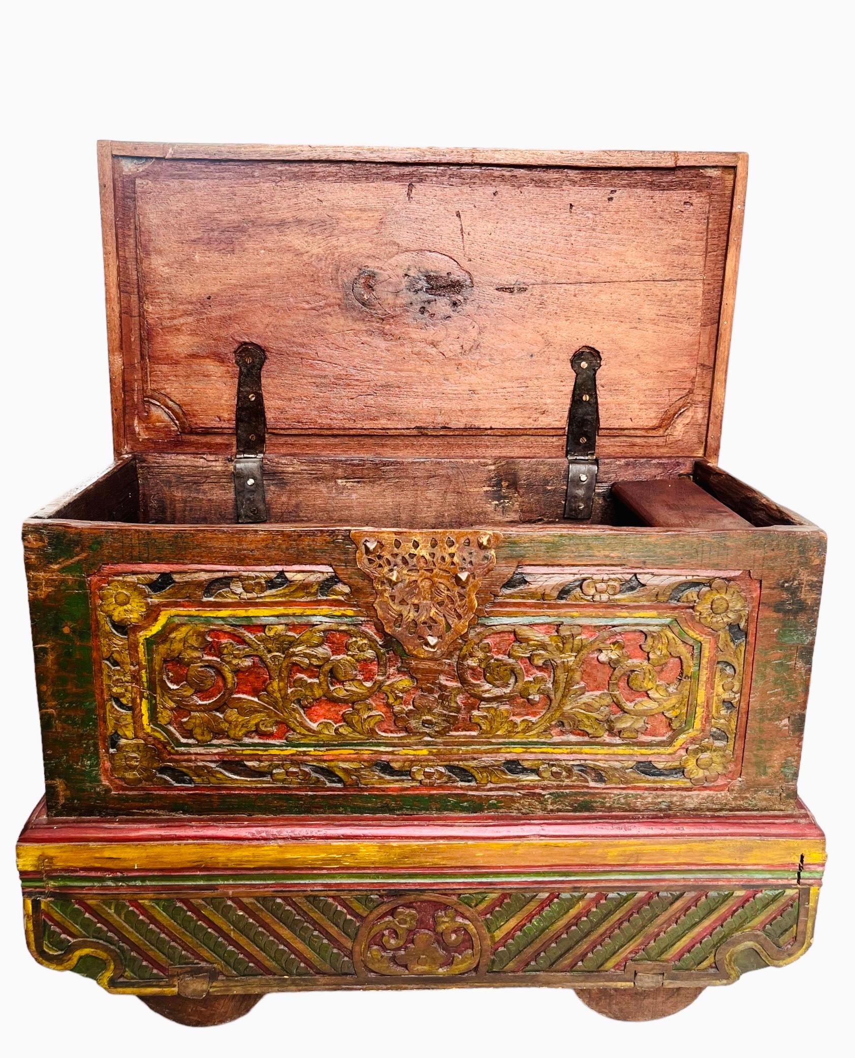 19th Century Merchant's Chest on wheels in carved and painted wood - Madura Indonesia 19th For Sale