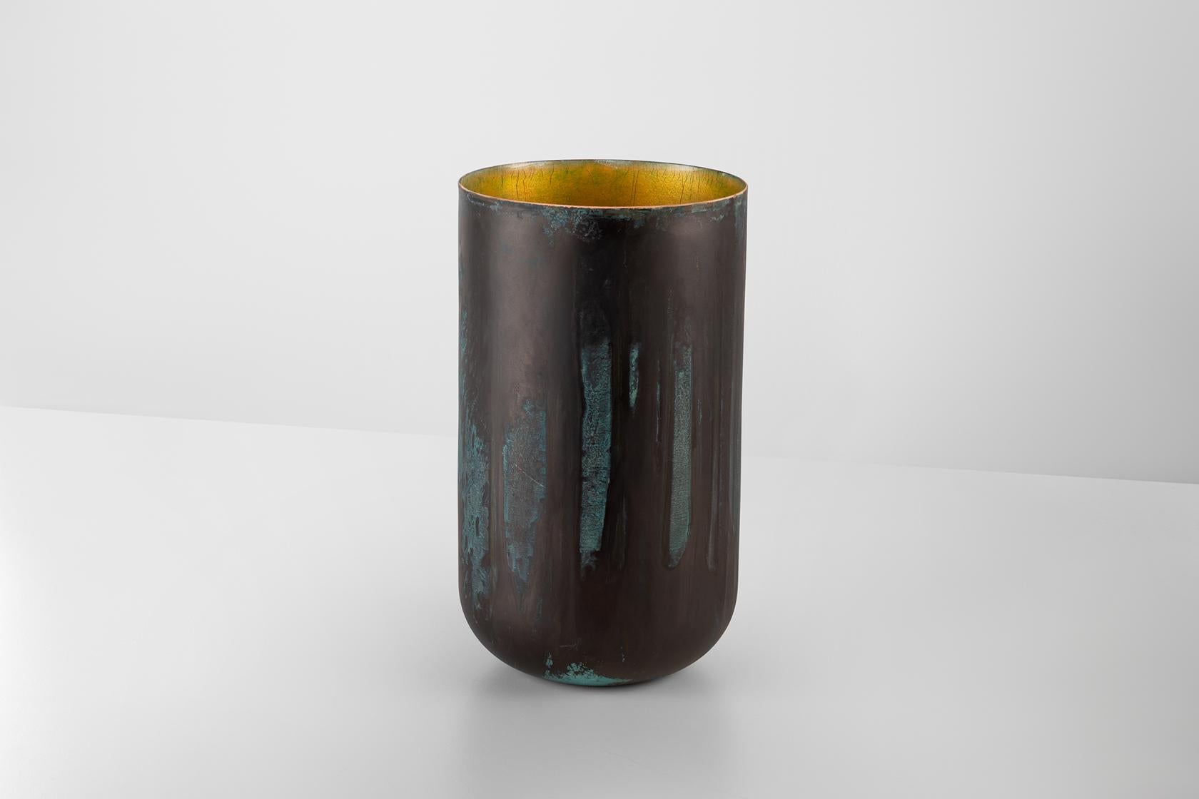 Mercurio, vaso in rame con interno smaltato ed esterno brunito in vendita 1