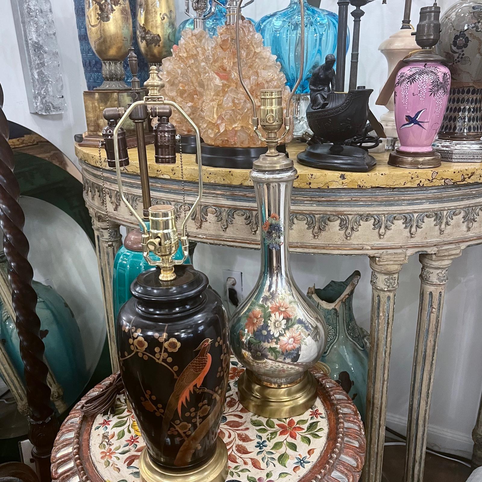 Lampe française en verre au mercure des années 1940 avec décoration florale sur le corps.

Mesures :
Hauteur du corps : 17