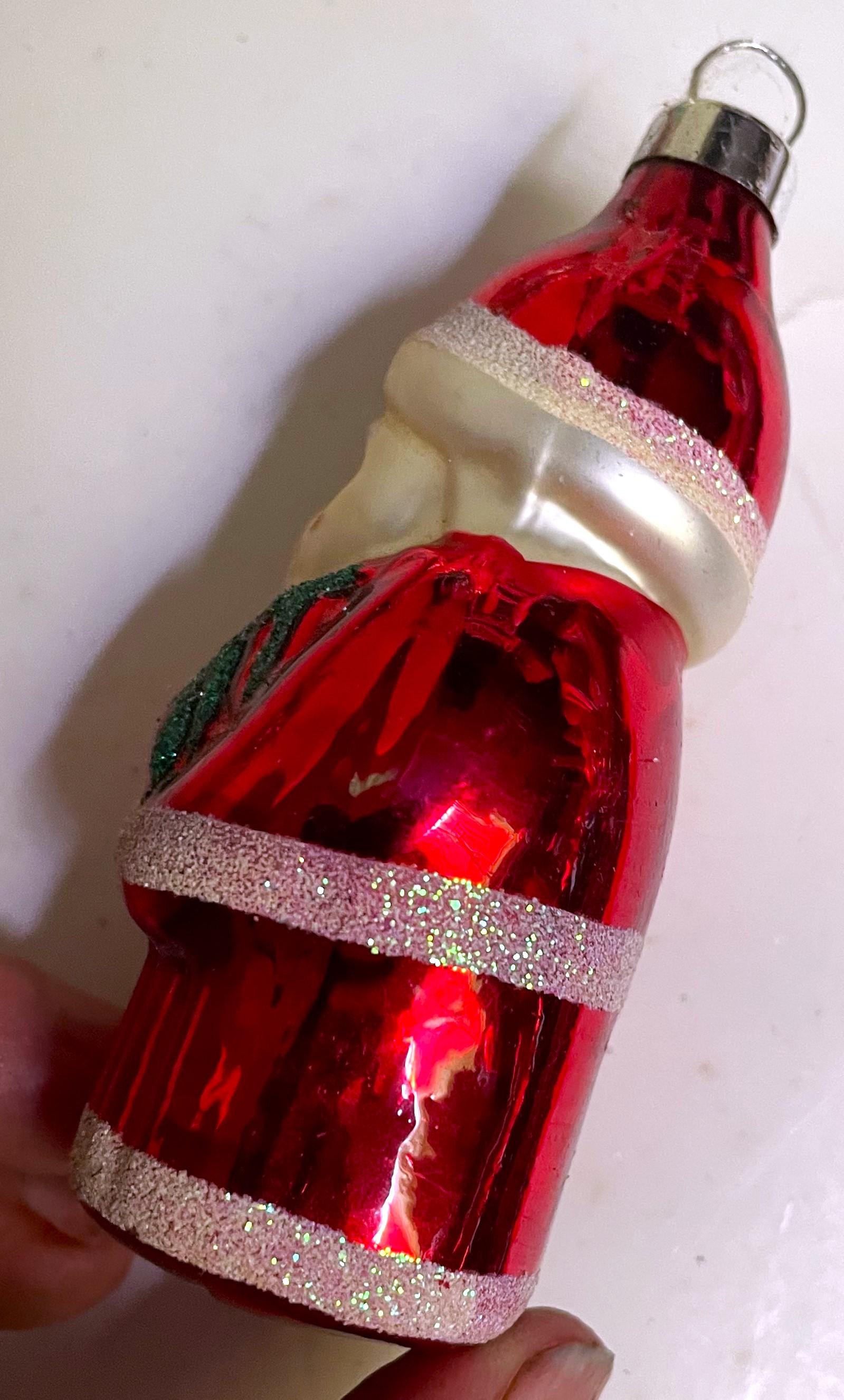 Vetro mercurizzato Ornamento per albero di Natale in vetro Mercury con Babbo Natale che tiene in mano l'albero di Charlie Brown in vendita