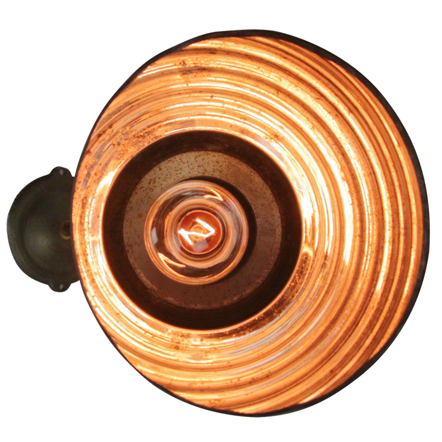 Mercury glass wall lamp
Brass with mirror glass shade

Diameter wall mount 10 cm

Weight: 0.70 kg / 1.5 lb

Priced per individual item. All lamps have been made suitable by international standards for incandescent light bulbs,