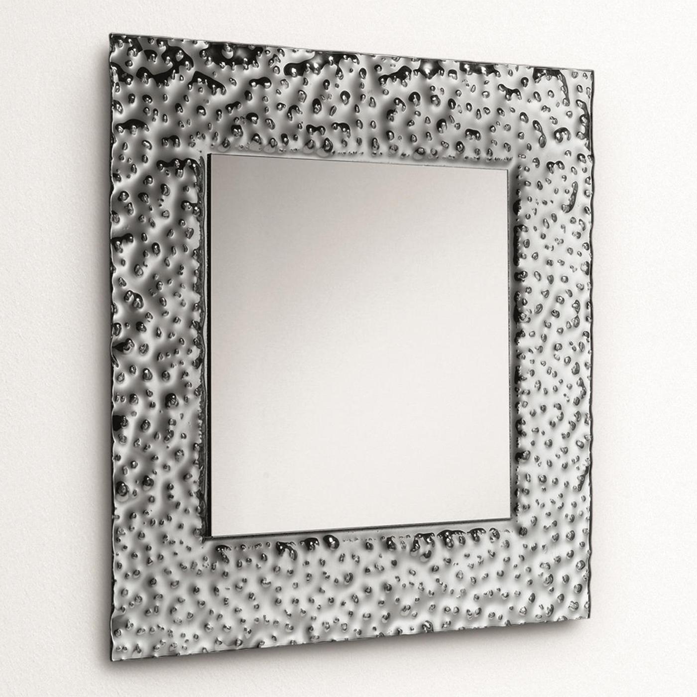 Mirror Mercury Square with fused glass frame with back-silvered,
8 mm thickness. With glass relief ornament on frame, rear frame in
painted metal. With square flat glass mirror, 5mm thickness.
It can be hung vertically or horizontally.