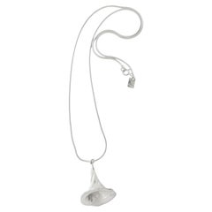 Collier pendentif « Mercury Unique » en argent par Aur Studio