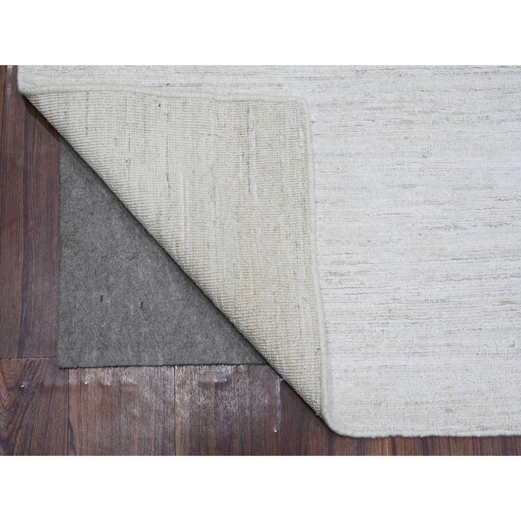 Mercury Weiß Plain Design Handgeknüpfter moderner orientalischer Peshawar-Teppich aus reiner Wolle in Plain Design (Indisch) im Angebot