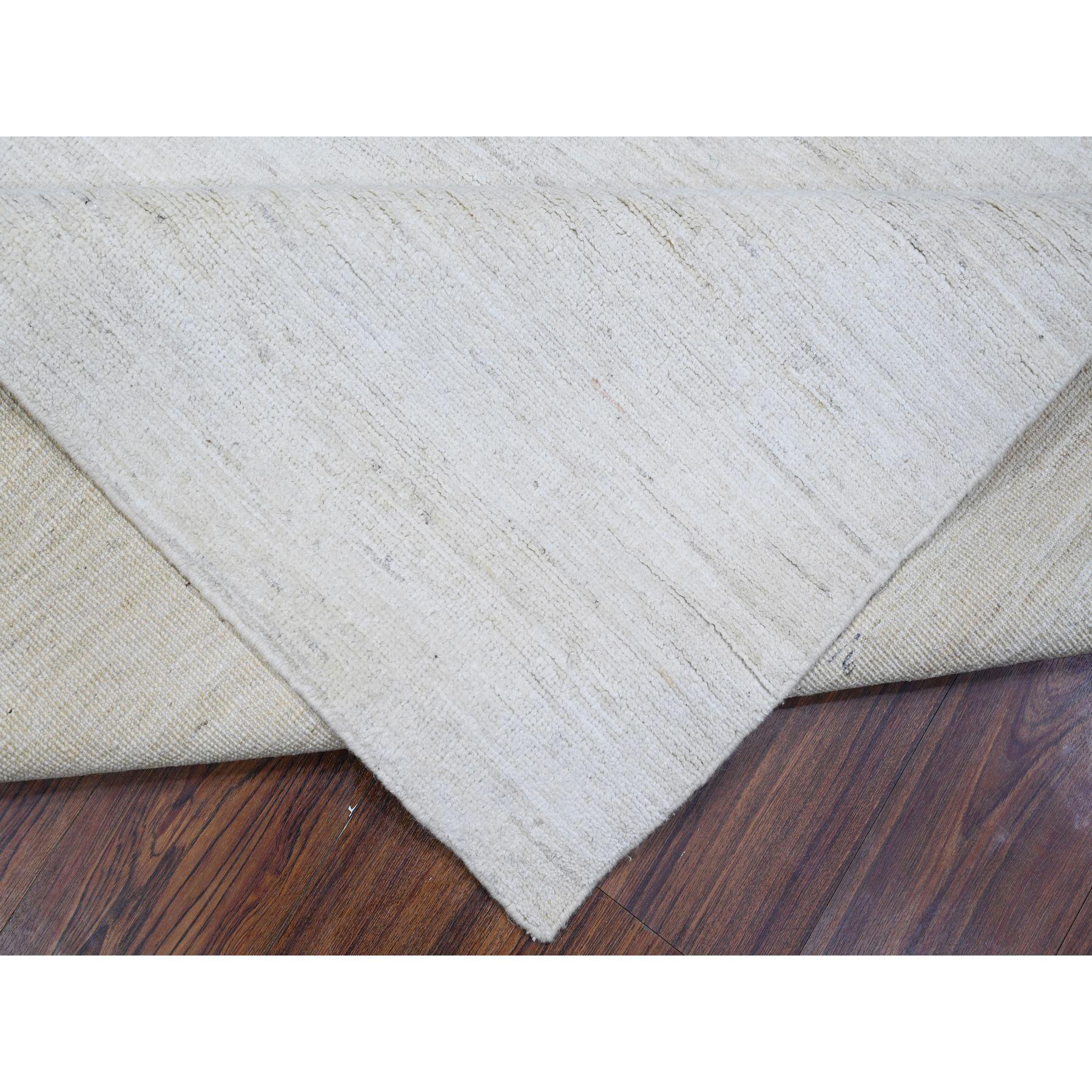 Mercury Weiß Plain Design Handgeknüpfter moderner orientalischer Peshawar-Teppich aus reiner Wolle in Plain Design (21. Jahrhundert und zeitgenössisch) im Angebot