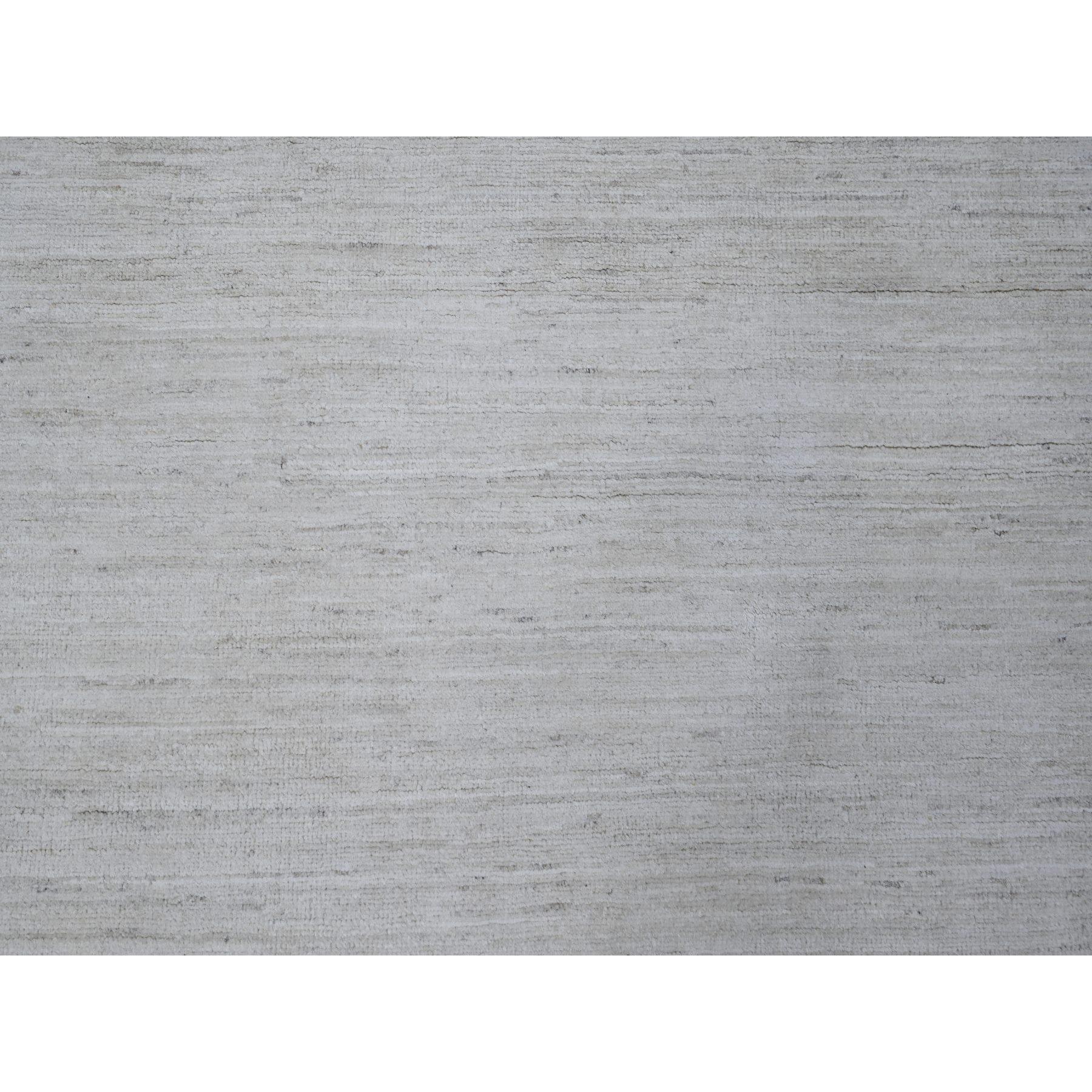 Mercury Weiß Plain Design Handgeknüpfter moderner orientalischer Peshawar-Teppich aus reiner Wolle in Plain Design im Angebot 2