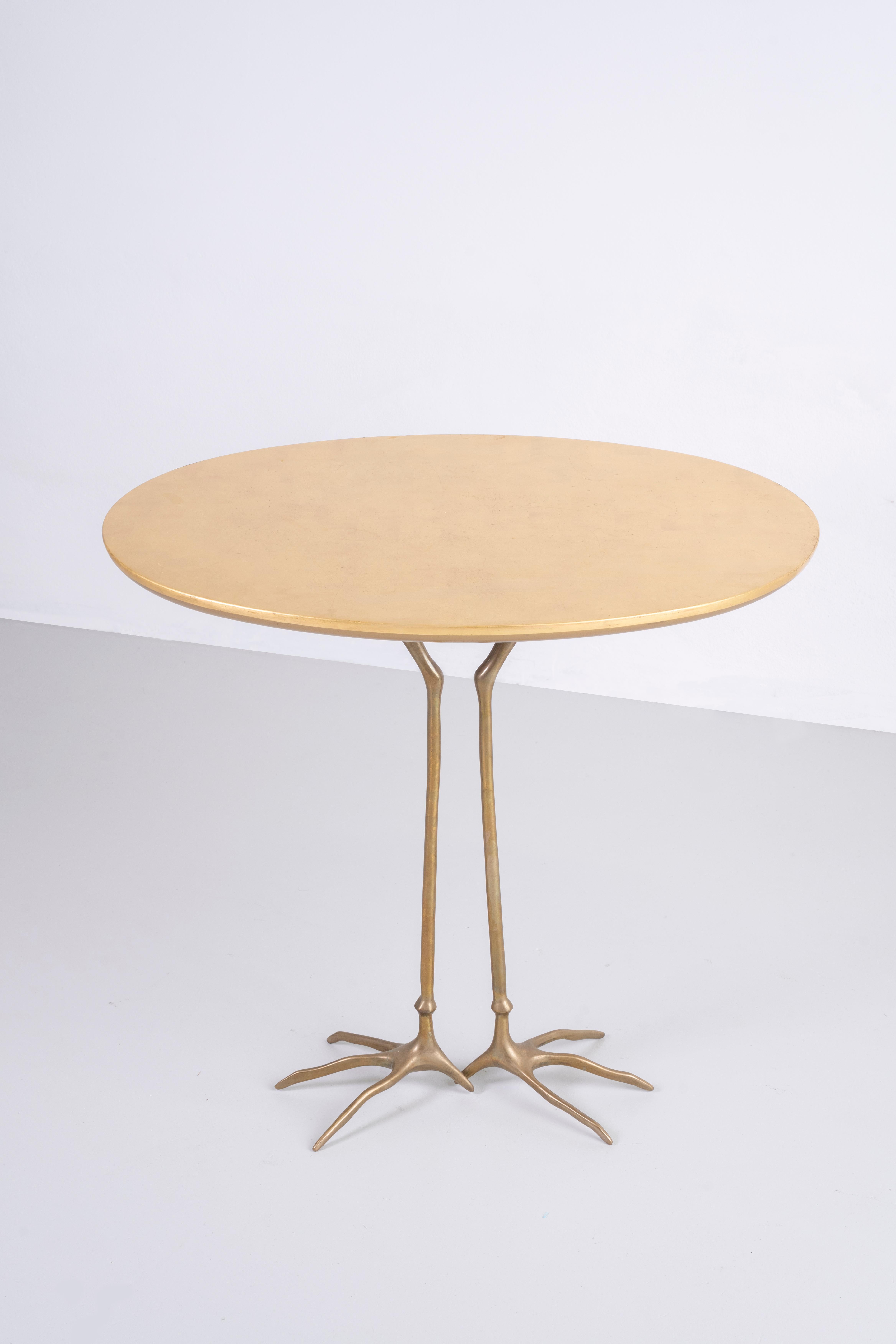 Mid-Century Modern Table d'appoint Traccia Meret Oppenheim en bois, feuille d'or et bronze Gavina 1980 en vente