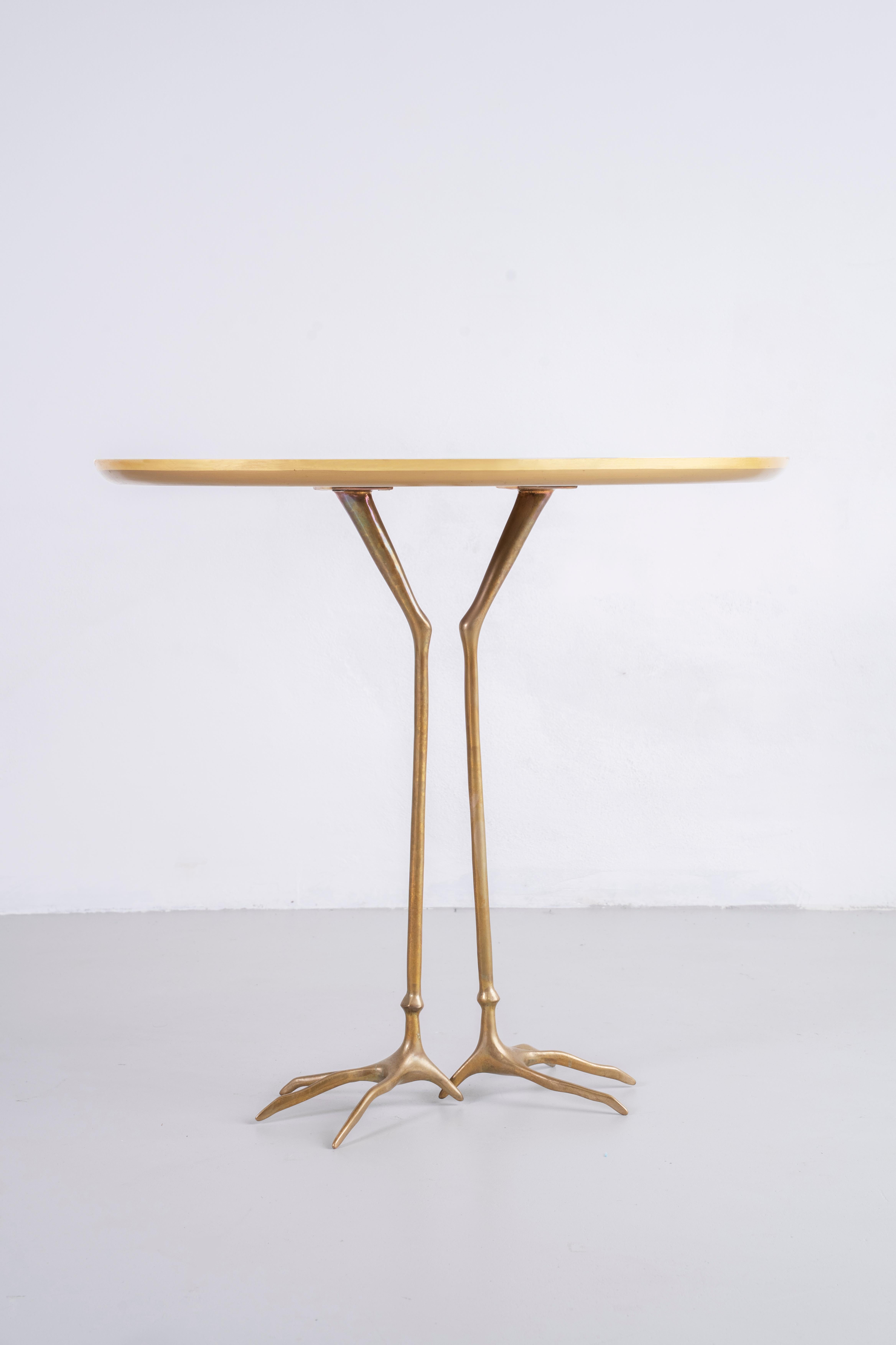 italien Table d'appoint Traccia Meret Oppenheim en bois, feuille d'or et bronze Gavina 1980 en vente