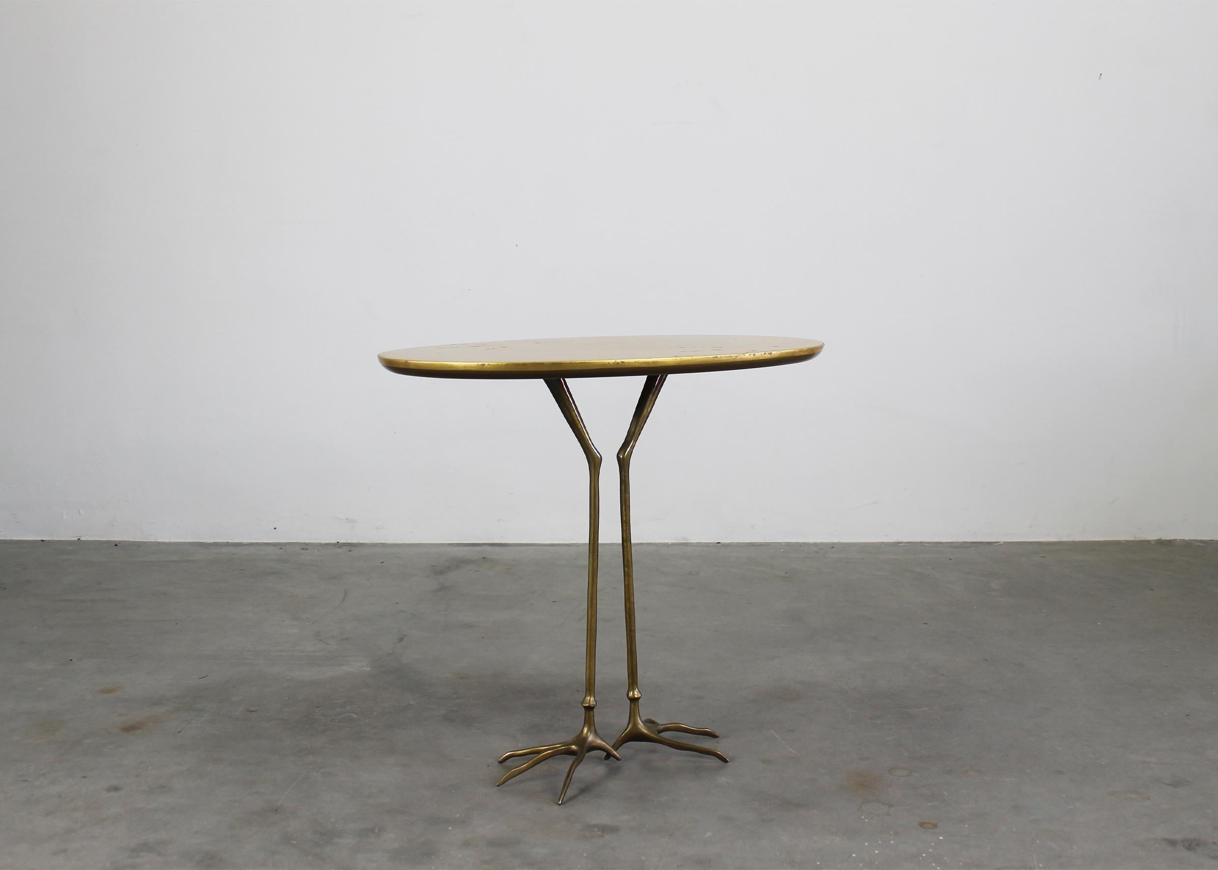 Meret Oppenheim Traccia Beistelltisch aus Holz mit Blattgold und Bronze von Gavina, 1980er Jahre im Zustand „Gut“ im Angebot in Montecatini Terme, IT