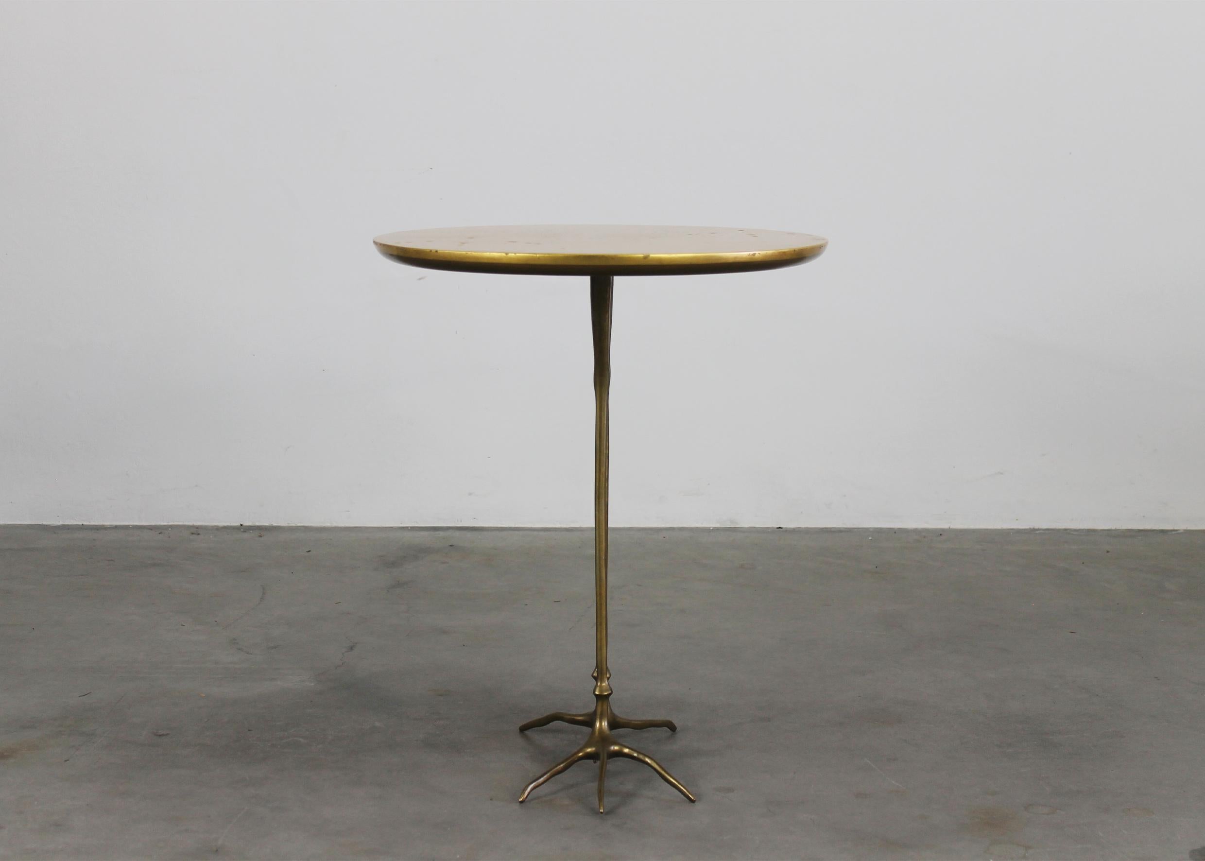 Meret Oppenheim Traccia Beistelltisch aus Holz mit Blattgold und Bronze von Gavina, 1980er Jahre im Angebot 1