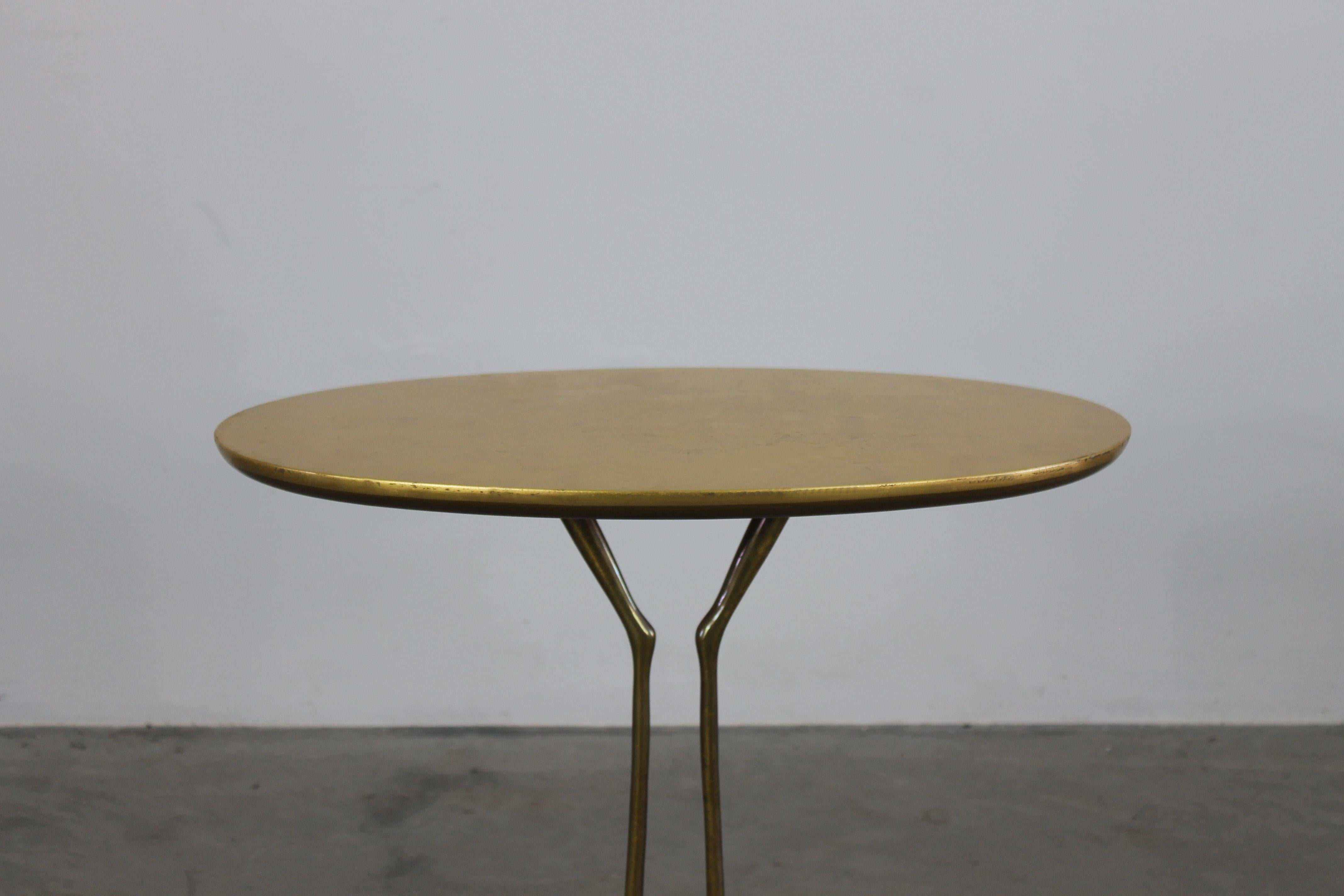 Bronze Table d'appoint Traccia Meret Oppenheim en bois, feuille d'or et bronze Gavina 1980 en vente