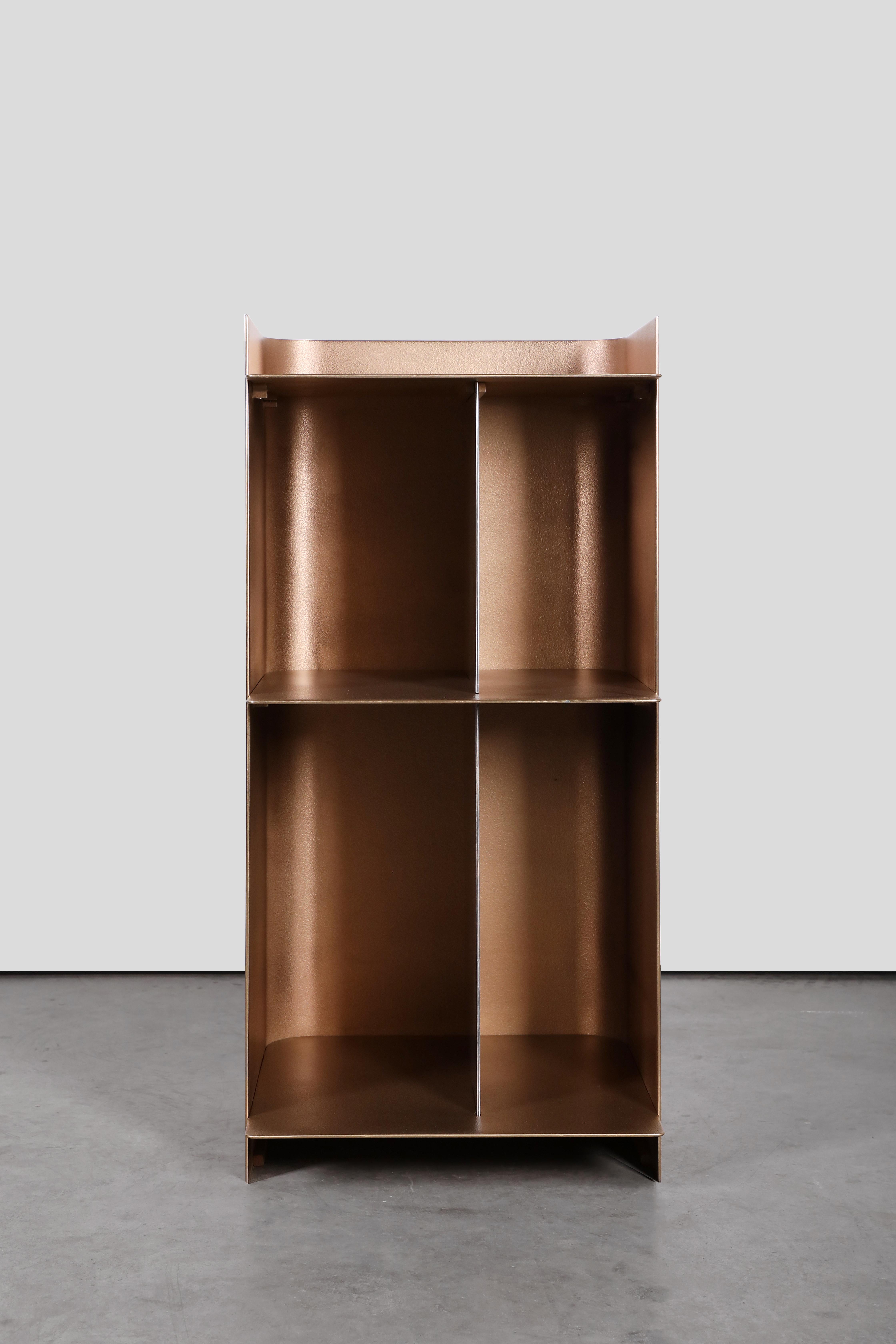 Marcin Rusak Studio’s merging metals collection focuses on showcasing the painterly qualities of merging metals, with the aim to instil artistic expression into the industrial processes associated with this material. The collection adopts a metal