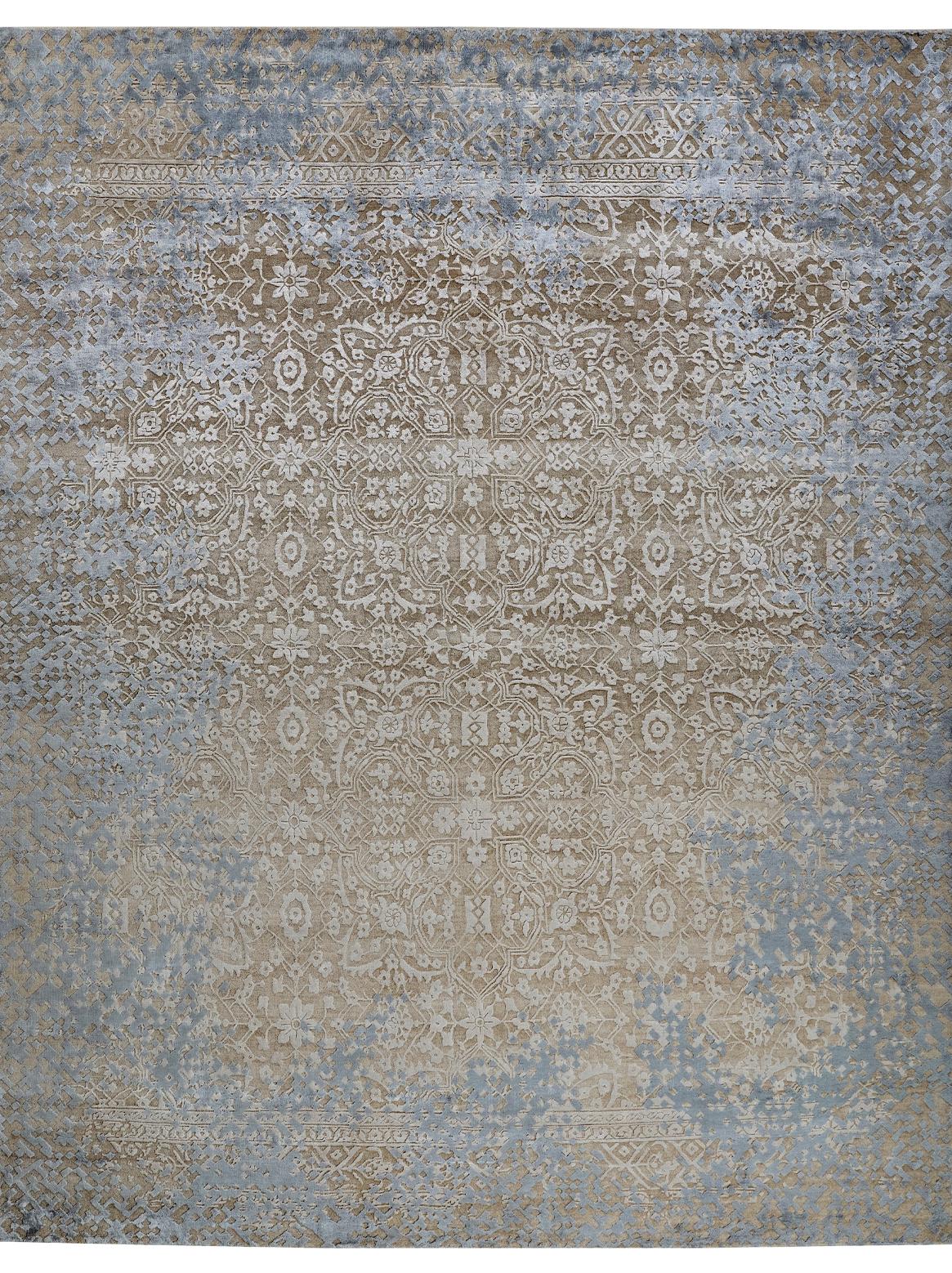 Rococo MERGIS Tapis noué à la main en couleurs Dusky Rose, Grey et Ecru par Hands en vente