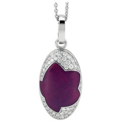 Mdaillon pendentif ovale en or jaune 18 carats, mail framboise et 43 diamants 0,55 carat G VS