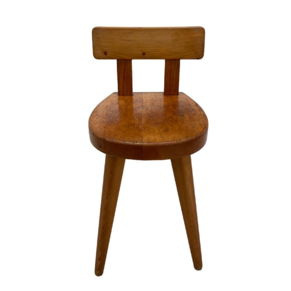  Solid pine
These chairs come from the Méribel ski resort in the French Alps.
Quantity : 2