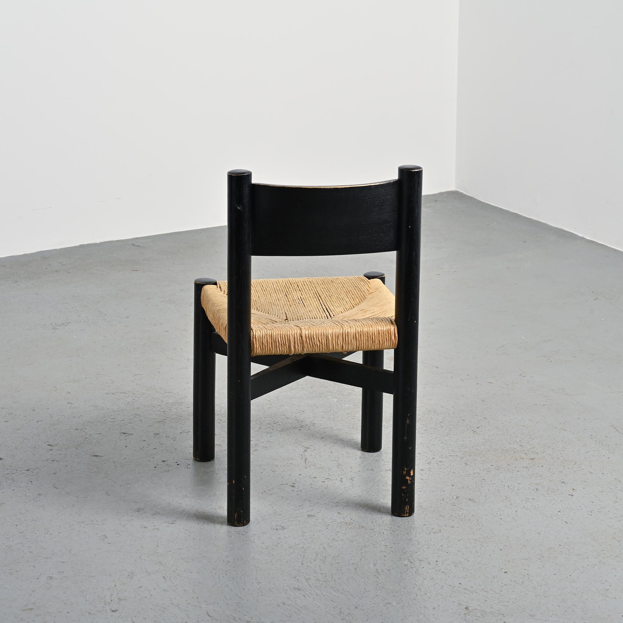 Meribel Stuhl aus schwarz gebeizter Esche, Charlotte Perriand, um 1950 (20. Jahrhundert) im Angebot