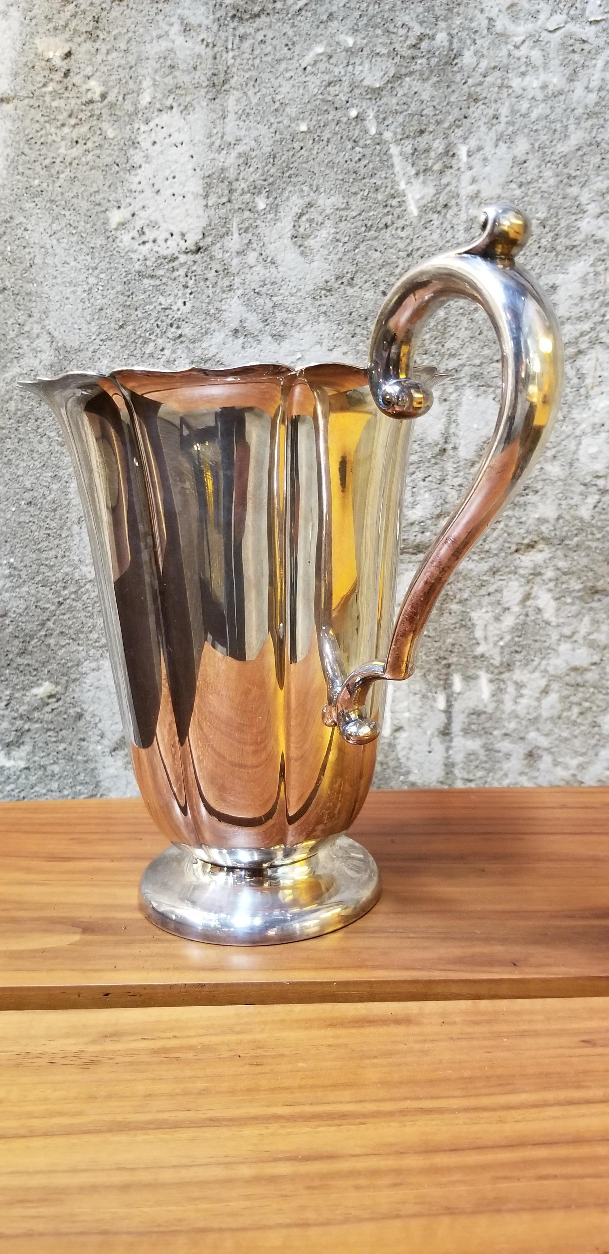 Meriden & Co. Silver Plate Pitcher In Good Condition For Sale In Fulton, CA