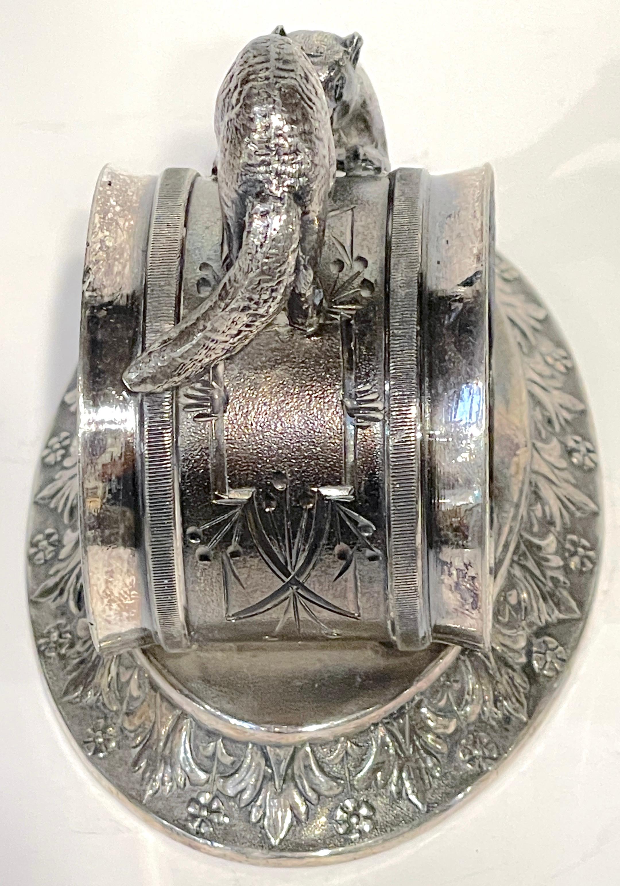 Meriden 'Dog and Cat' Silverplated Figural Napkin Ring In Good Condition For Sale In West Palm Beach, FL