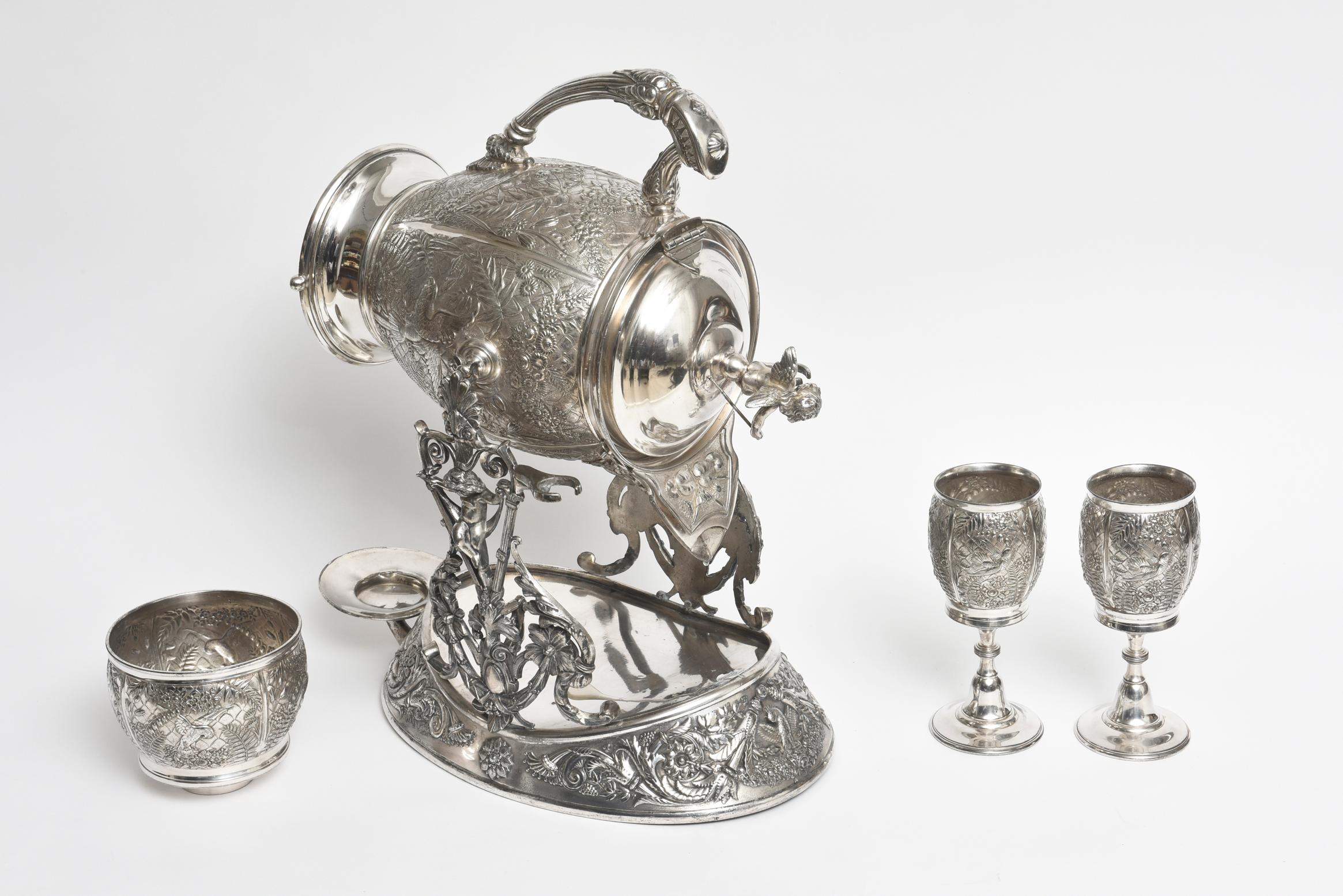 XIXe siècle Pichet à eau glacée et à bascule figuratif en métal argenté Meriden de style esthétique en vente