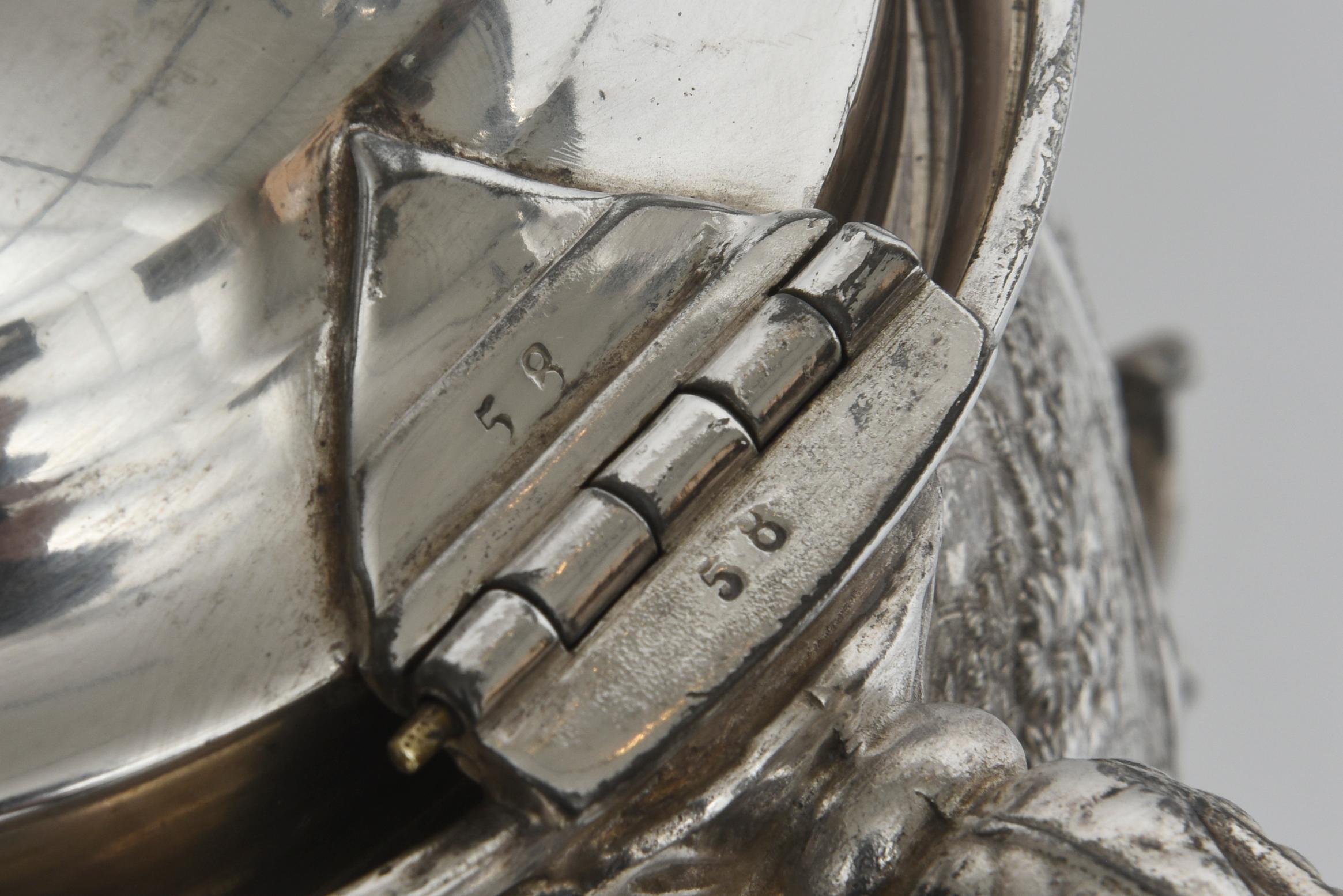 Pichet à eau glacée et à bascule figuratif en métal argenté Meriden de style esthétique en vente 1