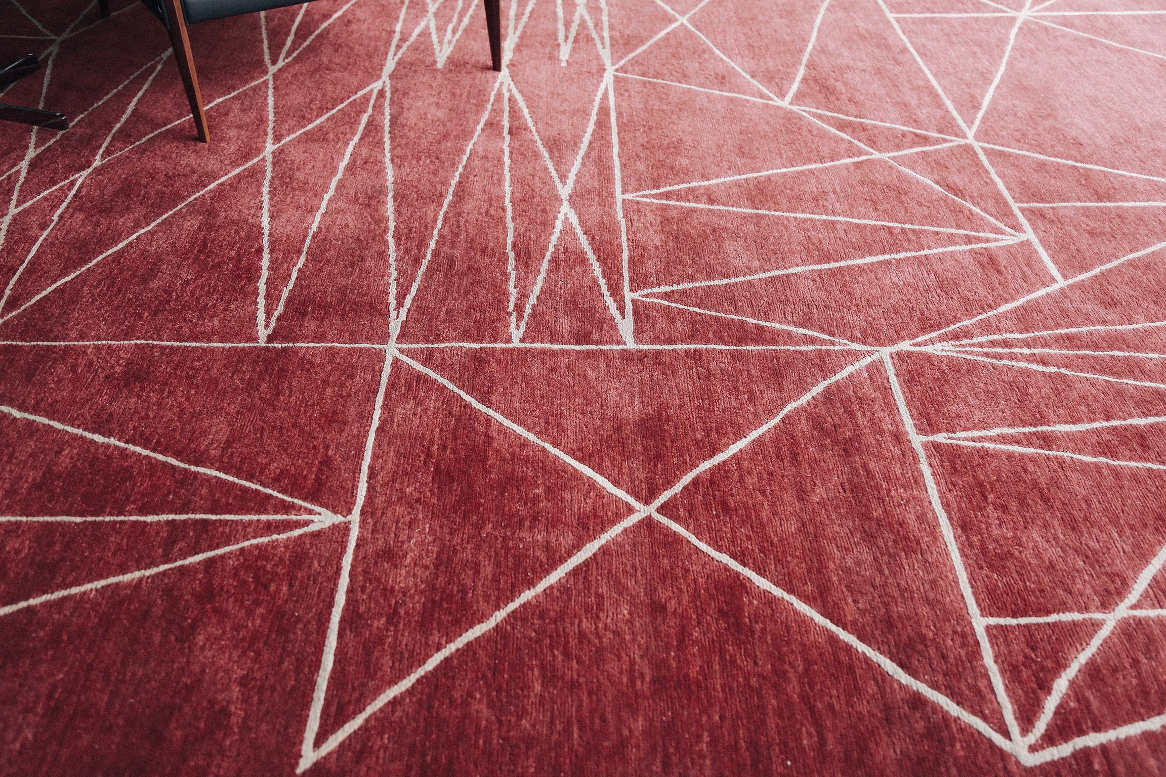 Mehraban-Meridian-Teppich von Liesel Plambeck im Zustand „Neu“ im Angebot in WEST HOLLYWOOD, CA