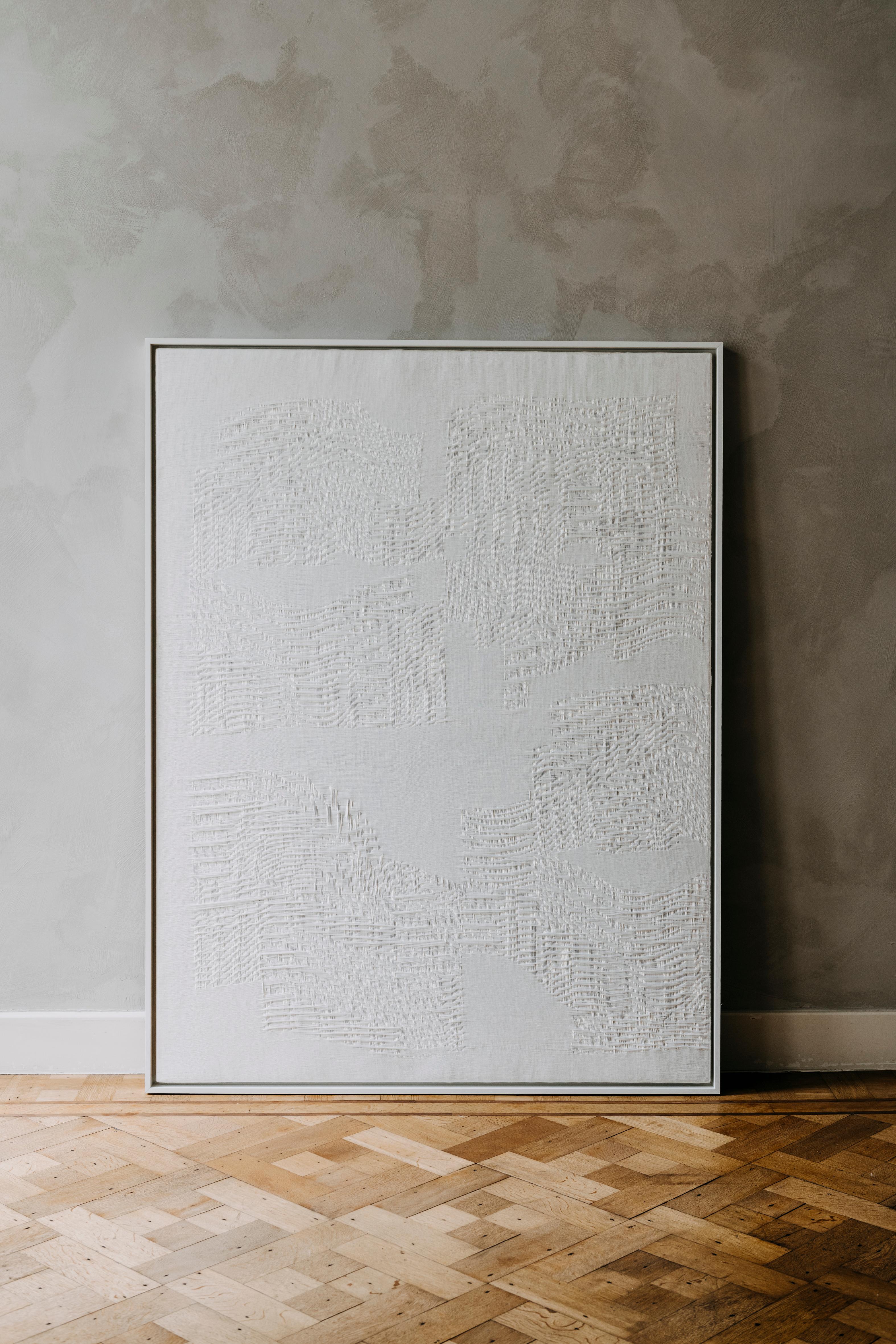 Meridian von Natalie Van der Massen 
Limitierte Auflage. 
Abmessungen: 115 x H 150cm 
MATERIALIEN: Papier, Bio-Baumwolle. Farbe off white.
Technik: Manuell gewebt. Handgefertigt.

Meridian ist ein wunderschön strukturierter Wandteppich, der sich für