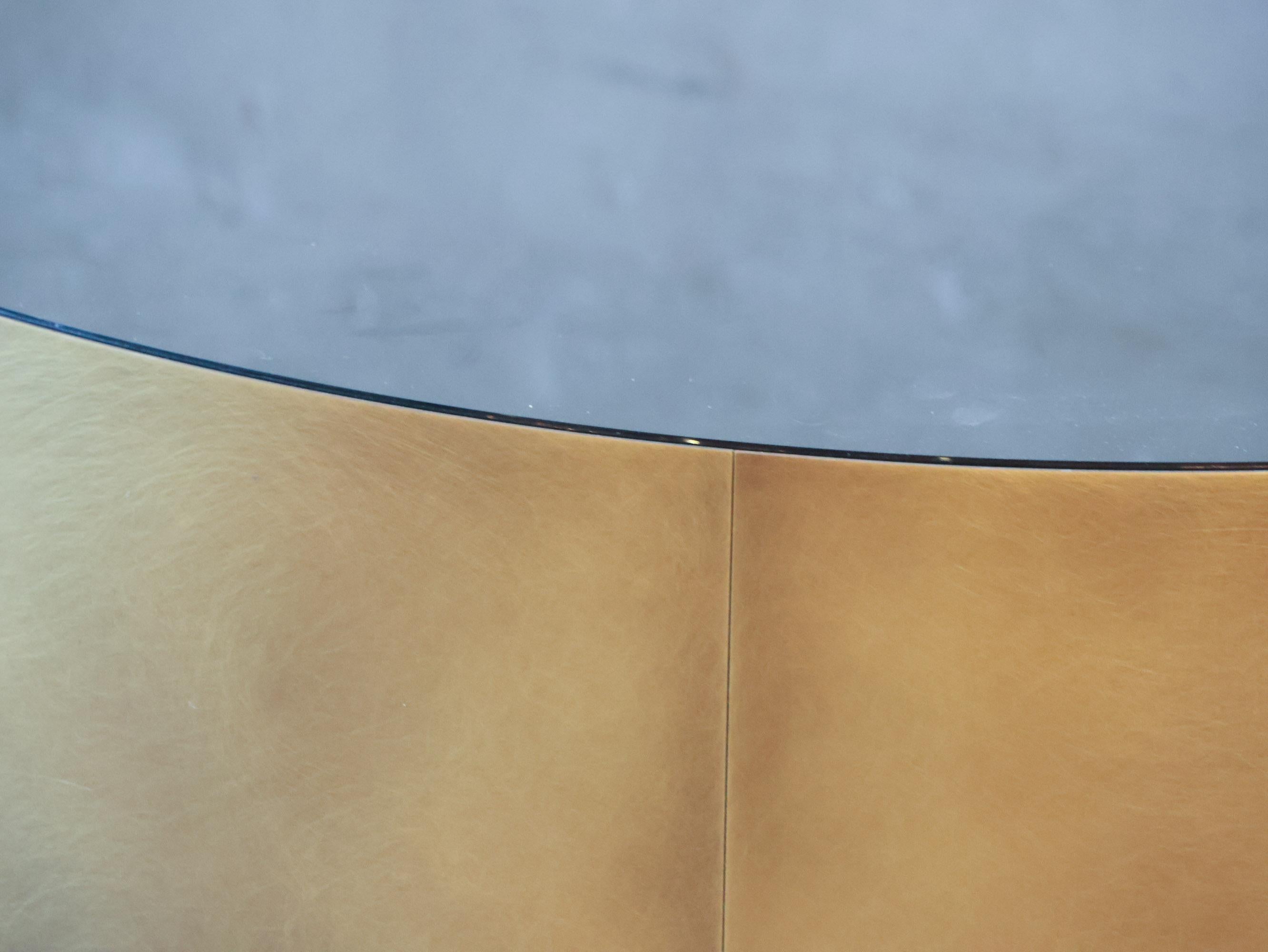 Meridiani BELT Table basse ronde en laiton et verre fumé par Andrea Parisio Bon état - En vente à Baambrugge, NL