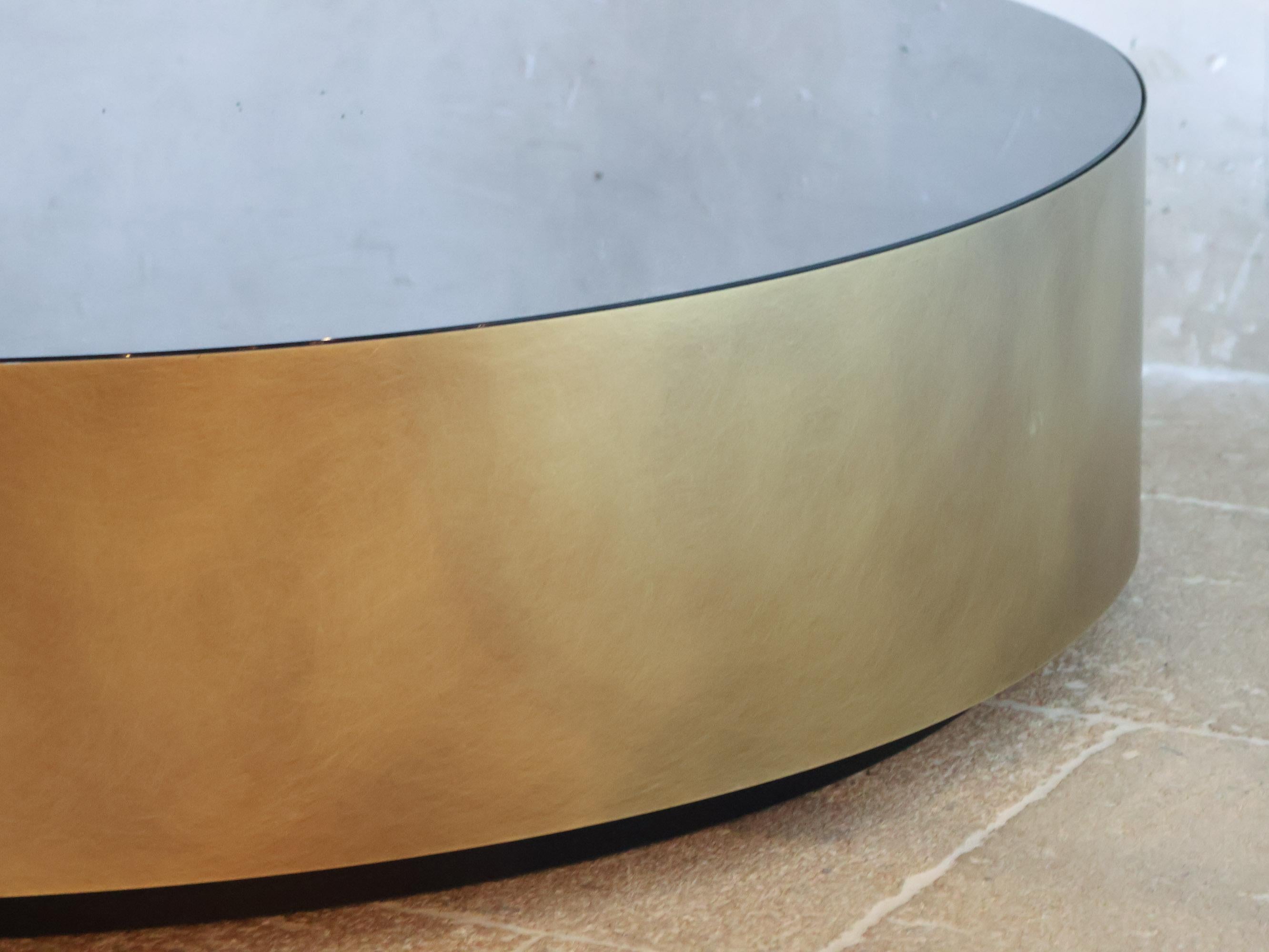 XXIe siècle et contemporain Meridiani BELT Table basse ronde en laiton et verre fumé par Andrea Parisio en vente