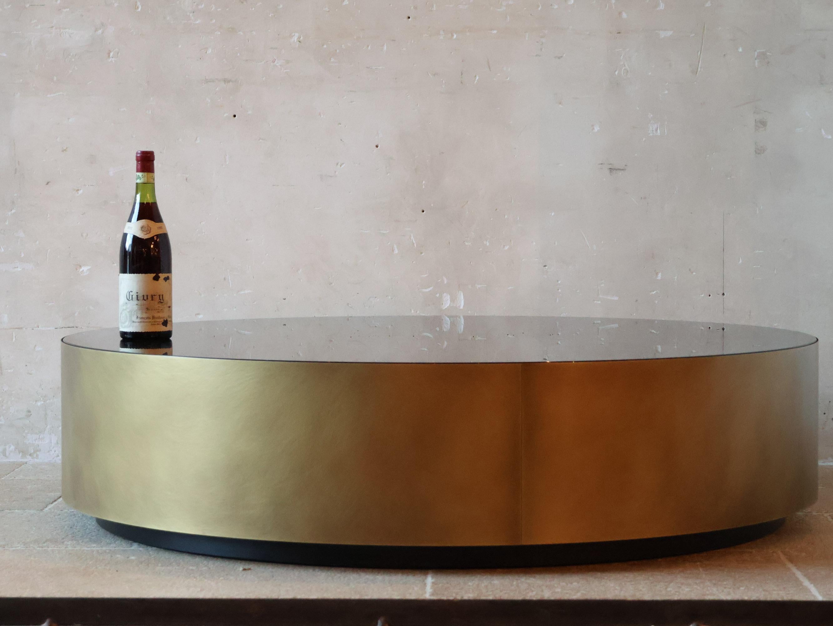Meridiani BELT Table basse ronde en laiton et verre fumé par Andrea Parisio en vente 3