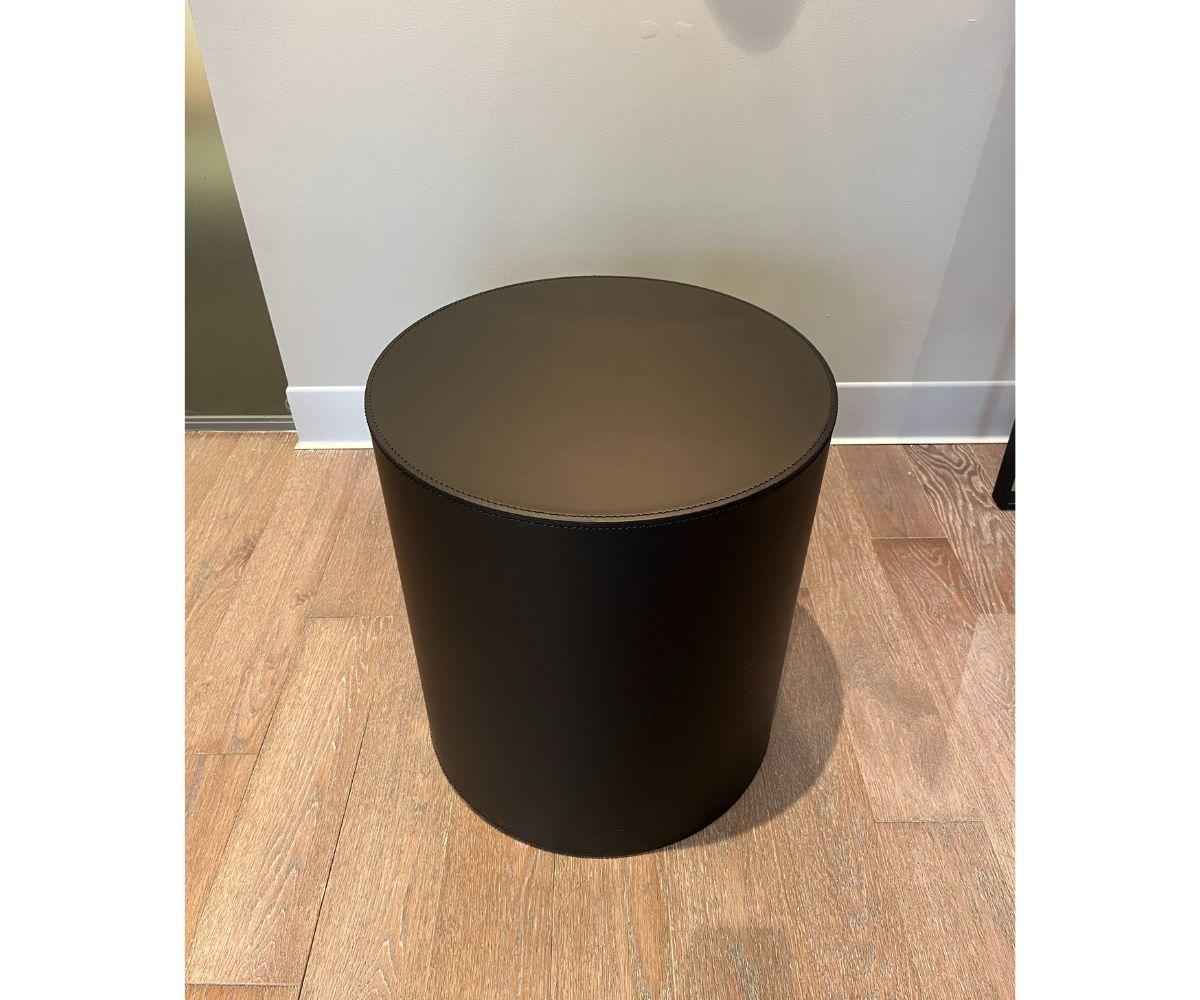 Mesa auxiliar de cuero negro Meridiani Gong Moderno en venta