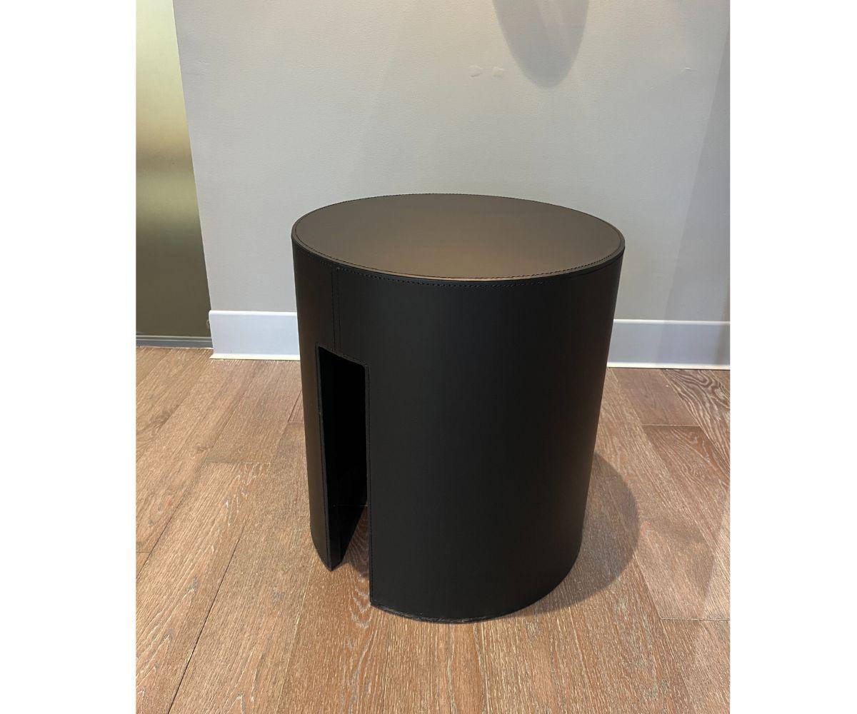 Mesa auxiliar de cuero negro Meridiani Gong Italiano en venta