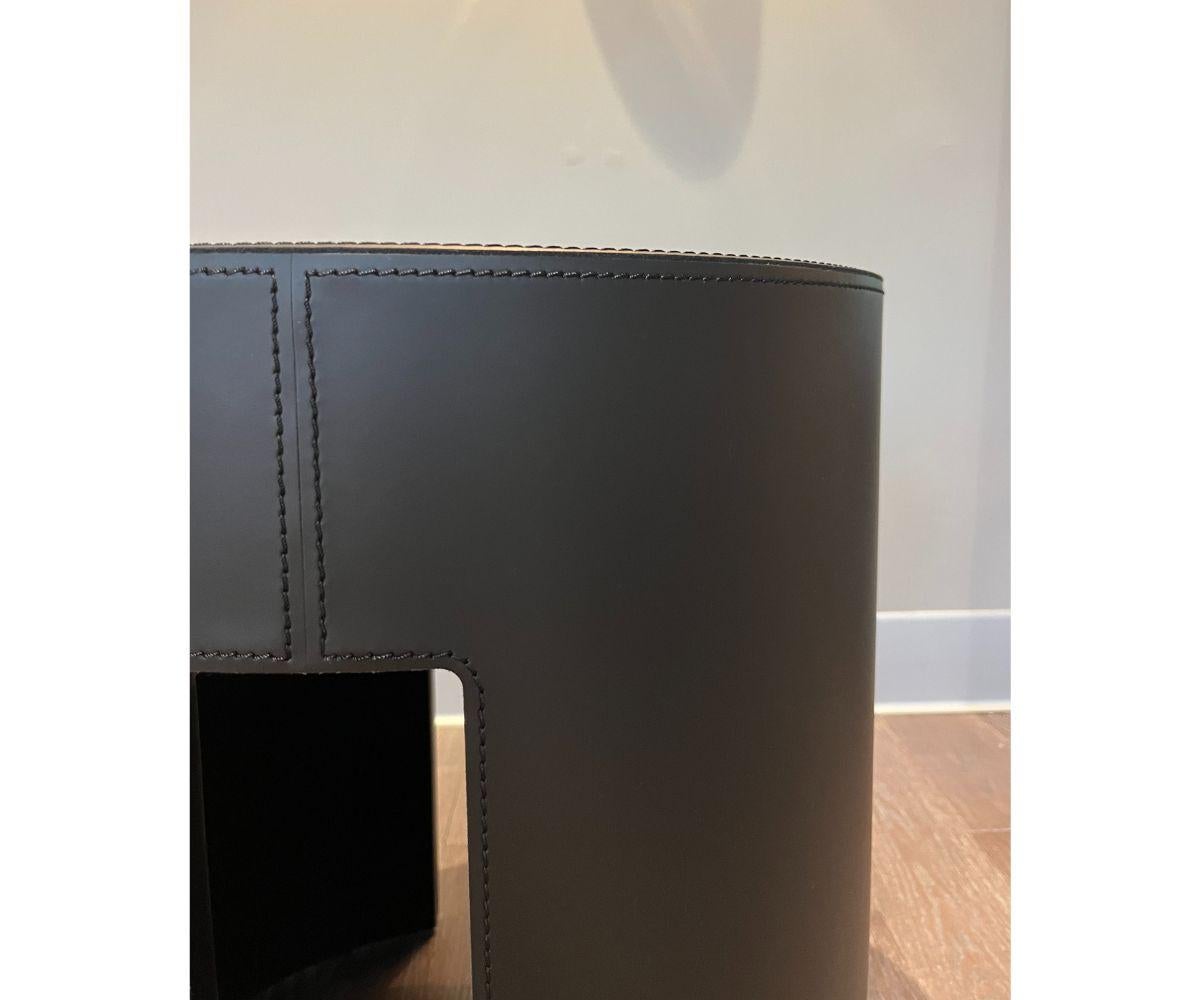 Mesa auxiliar de cuero negro Meridiani Gong Siglo XXI y contemporáneo en venta