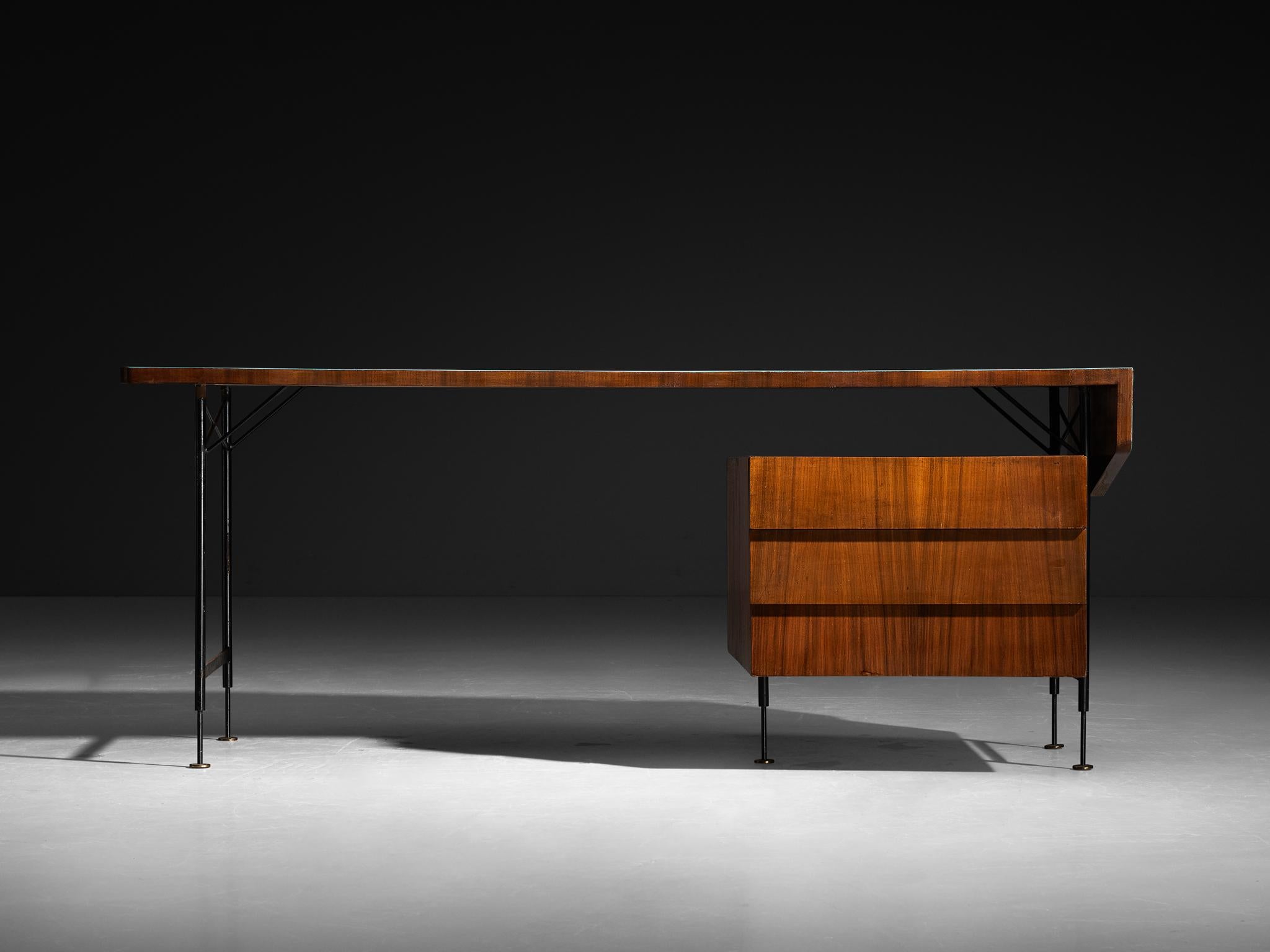 Merighi & Dall'Olmo Italienischer Schreibtisch aus Teakholz, Eisen und türkisblauer Platte 1950er Jahre im Angebot 1