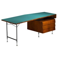 Merighi & Dall'Olmo Italienischer Schreibtisch aus Teakholz, Eisen und türkisblauer Platte 1950er Jahre