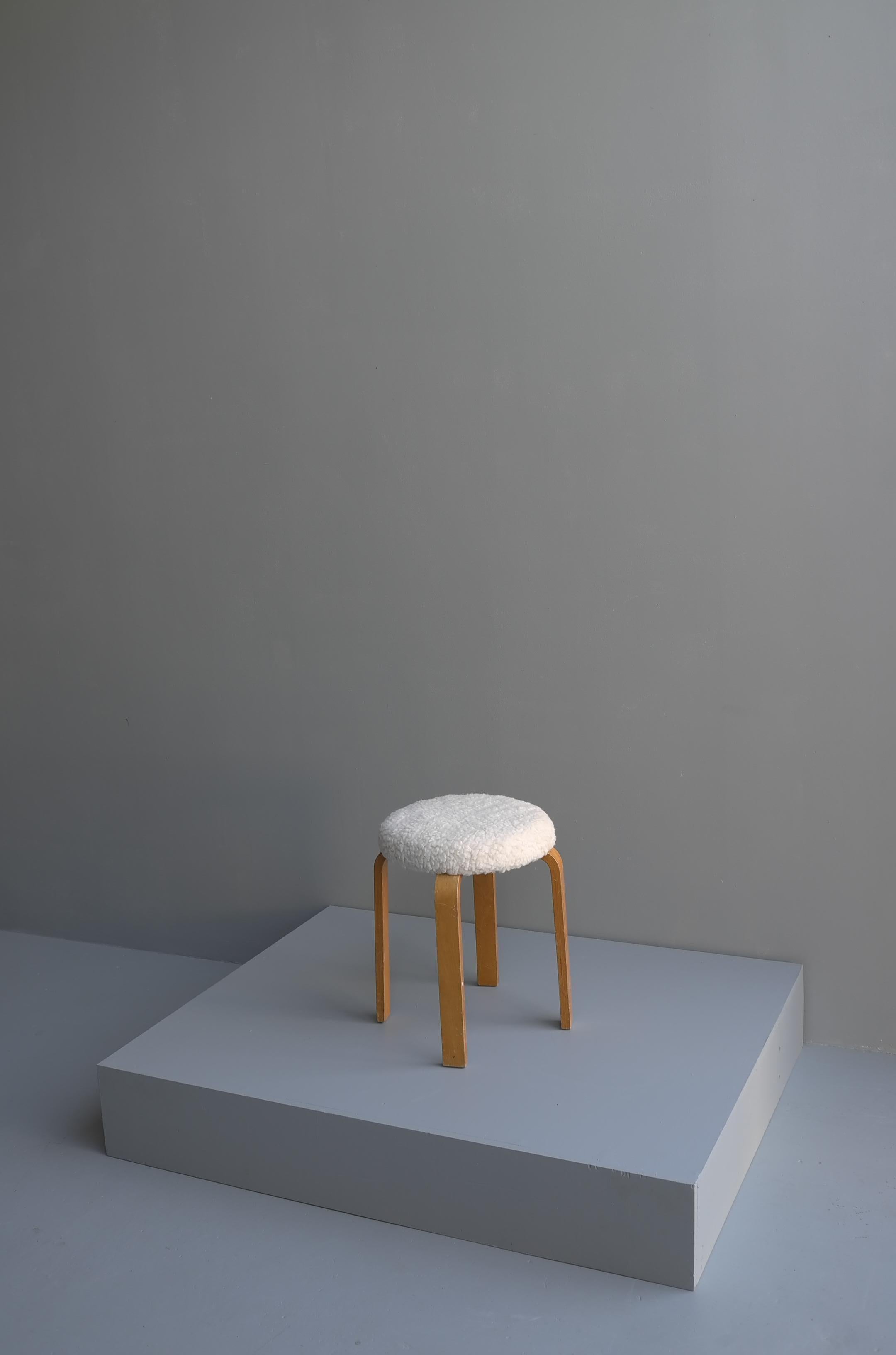 Mid-Century Modern Merino Wool and Birch Plywood Stool by Cor Alons for Gouda Den Boer, 1955 For Sale