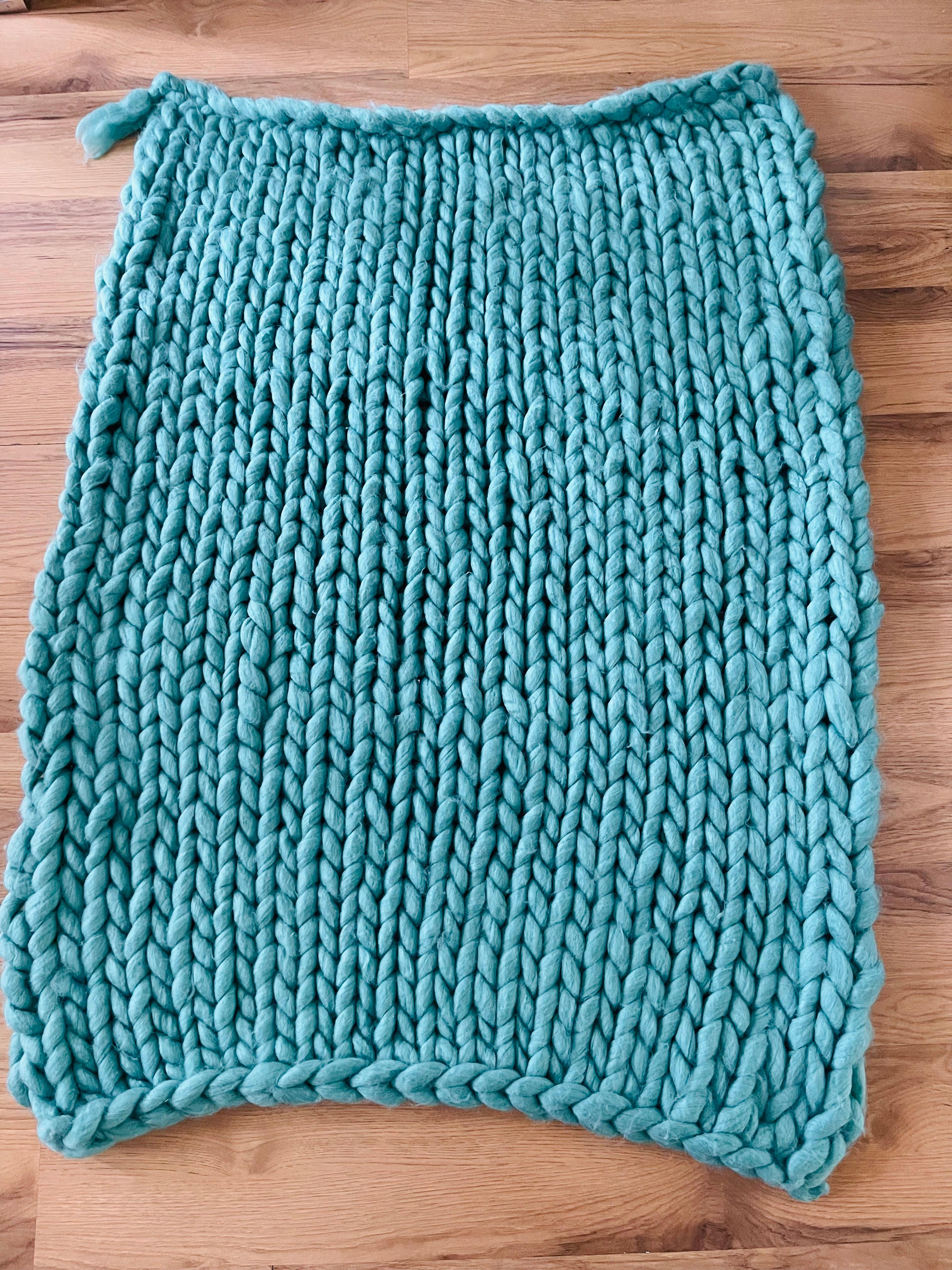 Merino Wool Huge Loop Turquoise Throw Blanket In Good Condition For Sale In Boca Raton, FL
