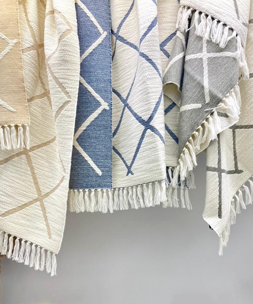 Tessuto Telo in lana merino con frange annodate - Made in Italy in vendita