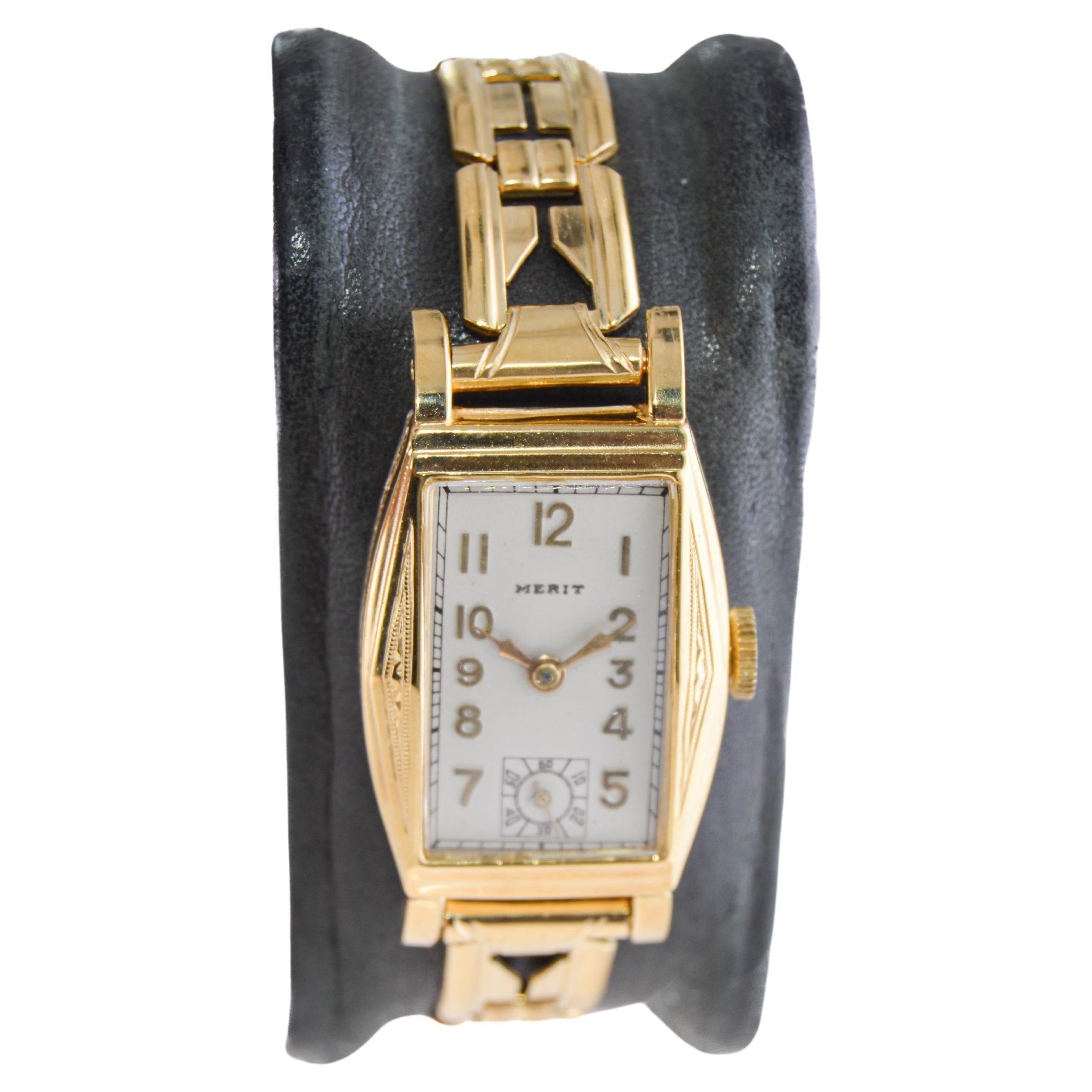 Art déco Montre Merit Art Deco en or avec bracelet d'origine circa 1940's en vente