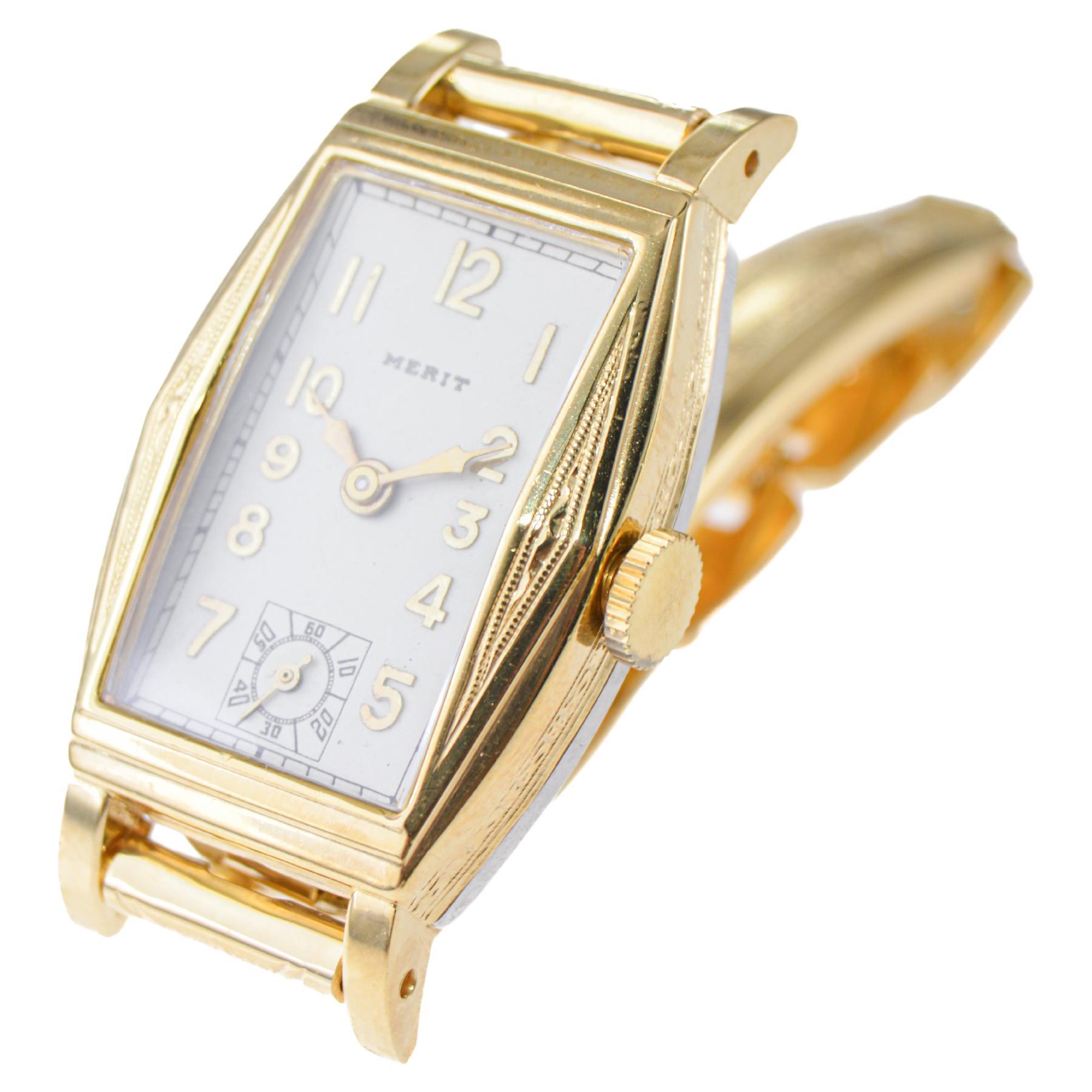 Montre Merit Art Deco en or avec bracelet d'origine circa 1940's Excellent état - En vente à Long Beach, CA