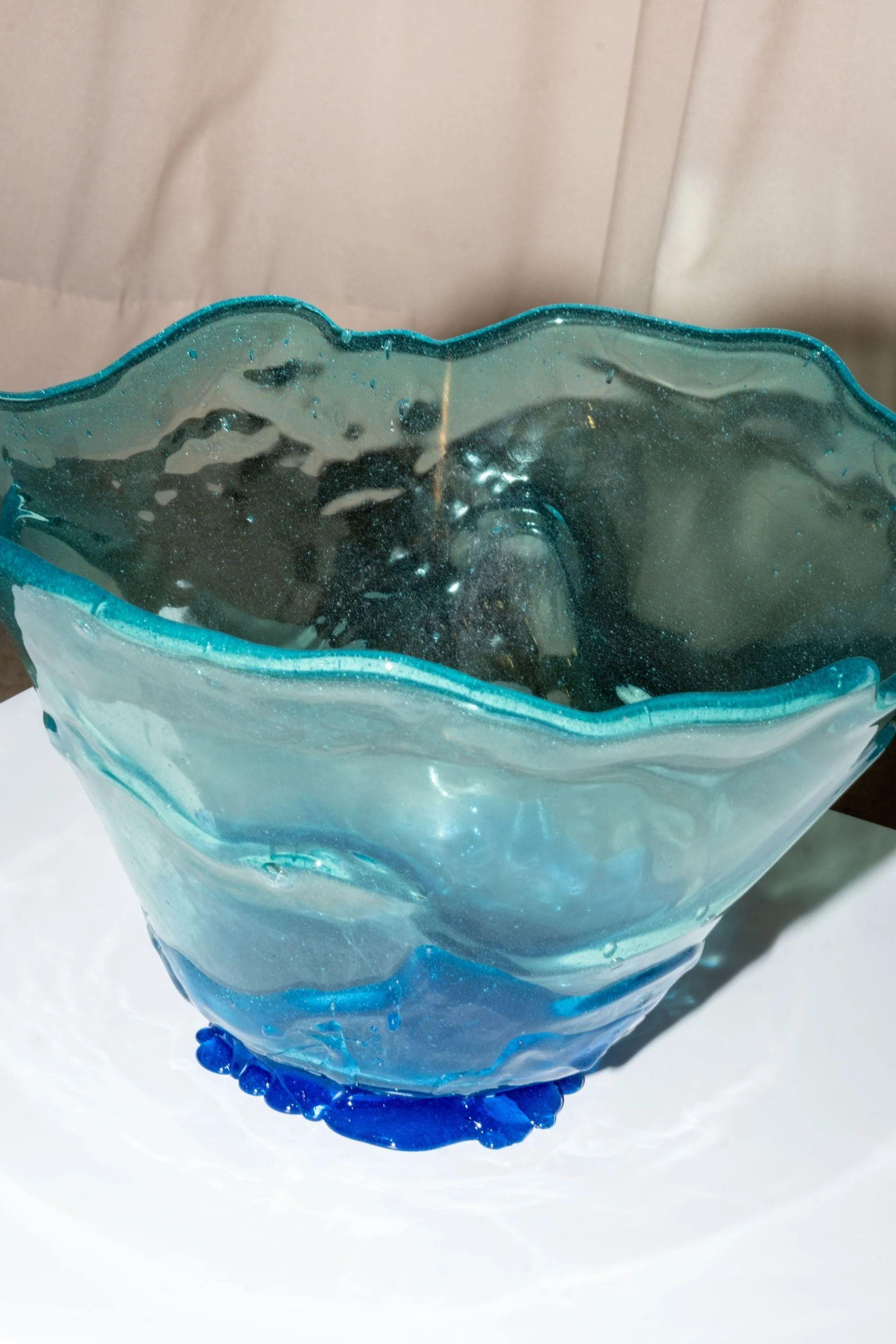 Each vase by Edizioni del Pesce embodies a singular and unrepeatable identity, telling a different story through innovative shapes, intricate details and a varied chromatic range. The diversity of the techniques gives each vase a distinctive